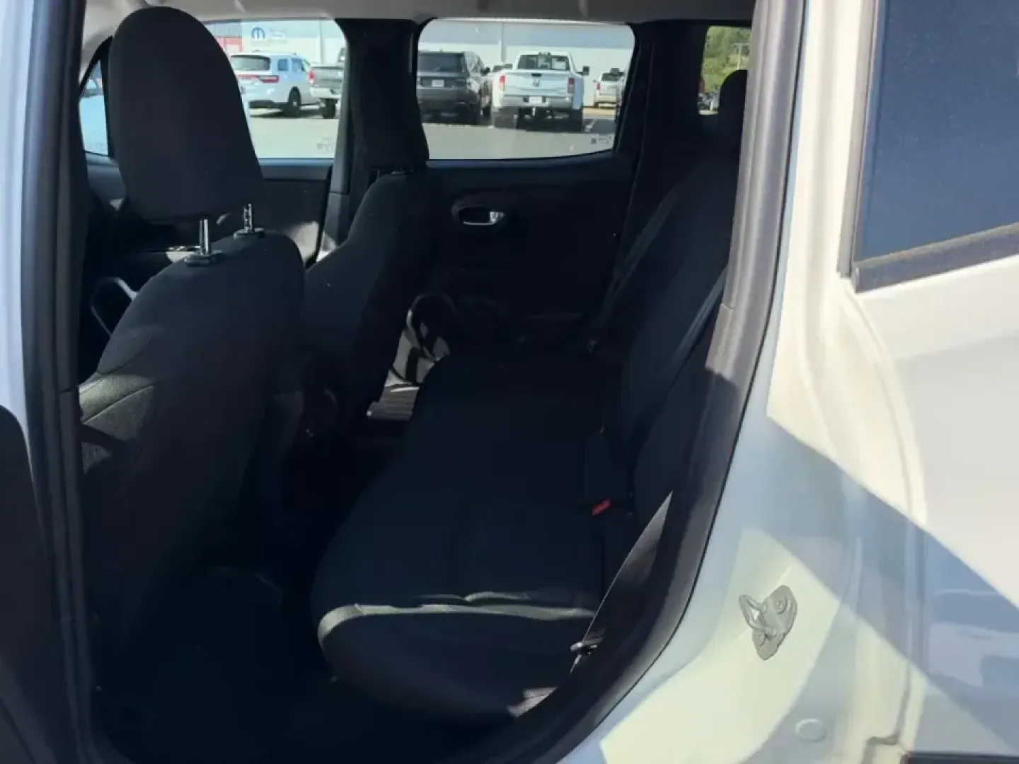 2020 /Black Cloth Jeep Renegade Latitude (ZACNJABB9LP) with an 2.4L I4 ZERO EVAP M-AIR engine, Automatic transmission, located at 970 Woodlawn Dr., Farmington, MO, 63640, (573) 431-7800, 37.825642, -90.468674 - Whether you're tackling a daily commute from Farmington to St. Louis, planning weekend getaways to Elephant Rocks State Park, or simply want a nimble SUV for errands around town, this 2020 Jeep Renegade Latitude is built for real-life Missouri driving. With its easy-to-park footprint, confident ride - Photo#9