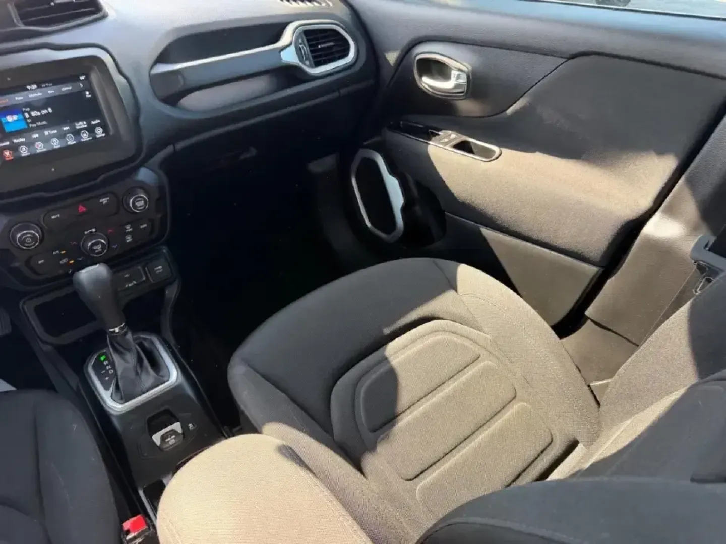2020 /Black Cloth Jeep Renegade Latitude (ZACNJABB9LP) with an 2.4L I4 ZERO EVAP M-AIR engine, Automatic transmission, located at 970 Woodlawn Dr., Farmington, MO, 63640, (573) 431-7800, 37.825642, -90.468674 - Whether you're tackling a daily commute from Farmington to St. Louis, planning weekend getaways to Elephant Rocks State Park, or simply want a nimble SUV for errands around town, this 2020 Jeep Renegade Latitude is built for real-life Missouri driving. With its easy-to-park footprint, confident ride - Photo#17