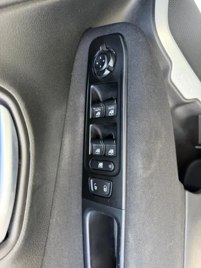 2020 /Black Cloth Jeep Renegade Latitude (ZACNJABB9LP) with an 2.4L I4 ZERO EVAP M-AIR engine, Automatic transmission, located at 970 Woodlawn Dr., Farmington, MO, 63640, (573) 431-7800, 37.825642, -90.468674 - Whether you're tackling a daily commute from Farmington to St. Louis, planning weekend getaways to Elephant Rocks State Park, or simply want a nimble SUV for errands around town, this 2020 Jeep Renegade Latitude is built for real-life Missouri driving. With its easy-to-park footprint, confident ride - Photo#18