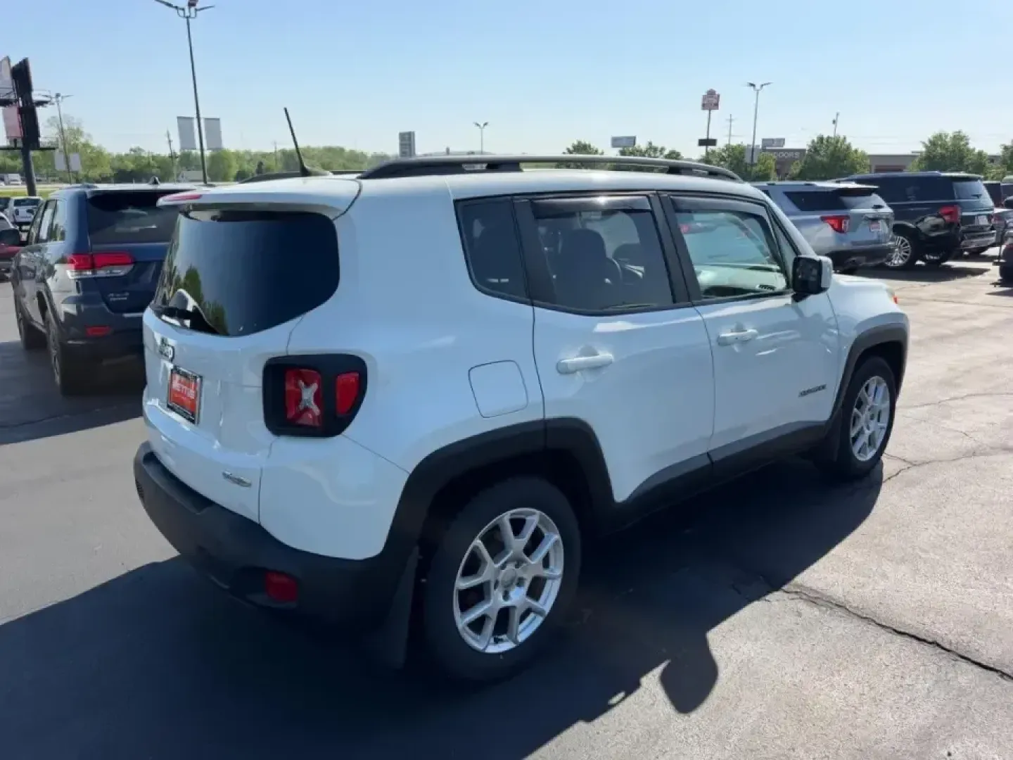 2020 /Black Cloth Jeep Renegade Latitude (ZACNJABB9LP) with an 2.4L I4 ZERO EVAP M-AIR engine, Automatic transmission, located at 970 Woodlawn Dr., Farmington, MO, 63640, (573) 431-7800, 37.825642, -90.468674 - Whether you're tackling a daily commute from Farmington to St. Louis, planning weekend getaways to Elephant Rocks State Park, or simply want a nimble SUV for errands around town, this 2020 Jeep Renegade Latitude is built for real-life Missouri driving. With its easy-to-park footprint, confident ride - Photo#3
