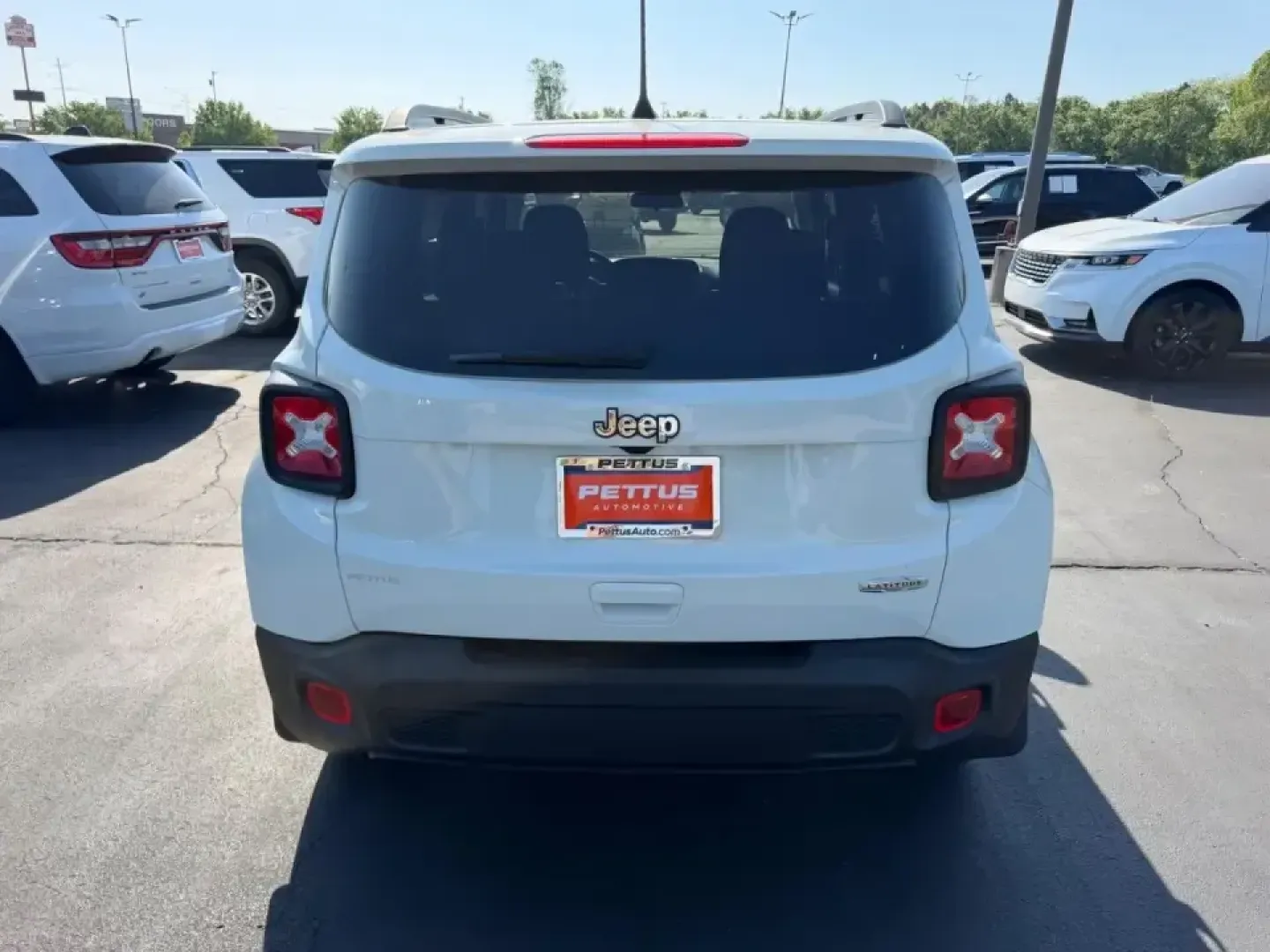 2020 /Black Cloth Jeep Renegade Latitude (ZACNJABB9LP) with an 2.4L I4 ZERO EVAP M-AIR engine, Automatic transmission, located at 970 Woodlawn Dr., Farmington, MO, 63640, (573) 431-7800, 37.825642, -90.468674 - Whether you're tackling a daily commute from Farmington to St. Louis, planning weekend getaways to Elephant Rocks State Park, or simply want a nimble SUV for errands around town, this 2020 Jeep Renegade Latitude is built for real-life Missouri driving. With its easy-to-park footprint, confident ride - Photo#4