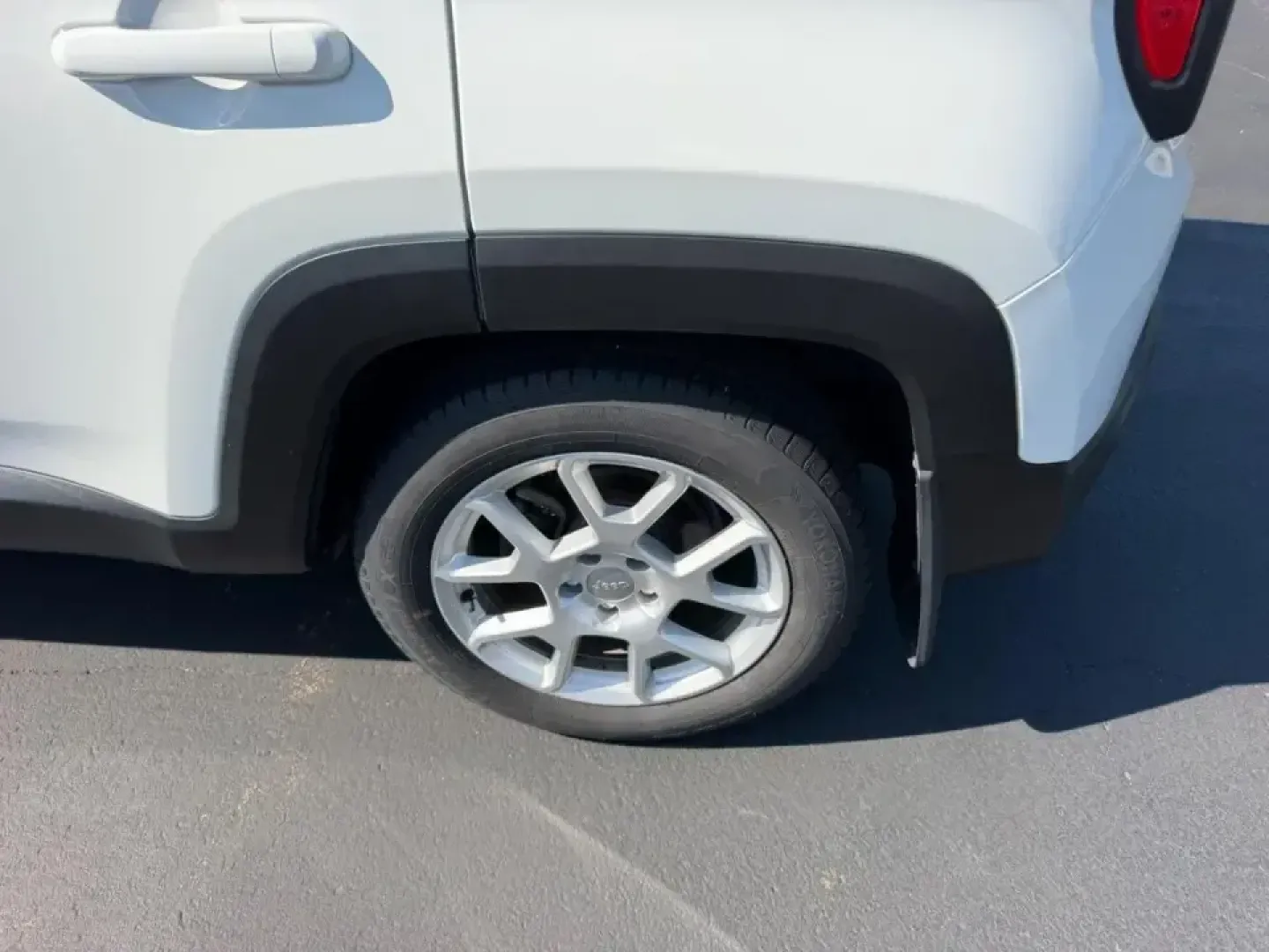 2020 /Black Cloth Jeep Renegade Latitude (ZACNJABB9LP) with an 2.4L I4 ZERO EVAP M-AIR engine, Automatic transmission, located at 970 Woodlawn Dr., Farmington, MO, 63640, (573) 431-7800, 37.825642, -90.468674 - Whether you're tackling a daily commute from Farmington to St. Louis, planning weekend getaways to Elephant Rocks State Park, or simply want a nimble SUV for errands around town, this 2020 Jeep Renegade Latitude is built for real-life Missouri driving. With its easy-to-park footprint, confident ride - Photo#6