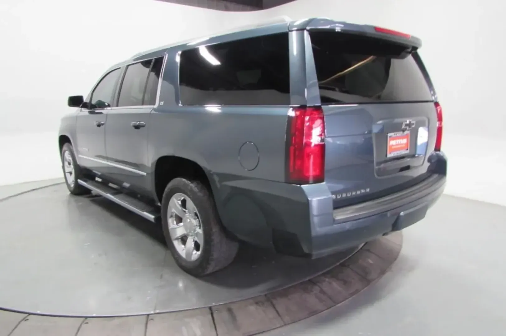 2019 /Jet Black/Dark Ash Leather Chevrolet Suburban LT (1GNSKHKC8KR) with an Other engine, Automatic transmission, located at 12836 Highway 21, De Soto, MO, 63020, (636) 337-7777, 38.151867, -90.575615 - ### Unleash Adventure with the 2019 Chevrolet Suburban - Perfect for Your Family Road Trips!<br /> <br /> Are you seeking the ultimate family vehicle that combines spaciousness, comfort, and capability? Look no further! The 2019 Chevrolet Suburban available at Pettus Ford De Soto is designed to elev - Photo#5