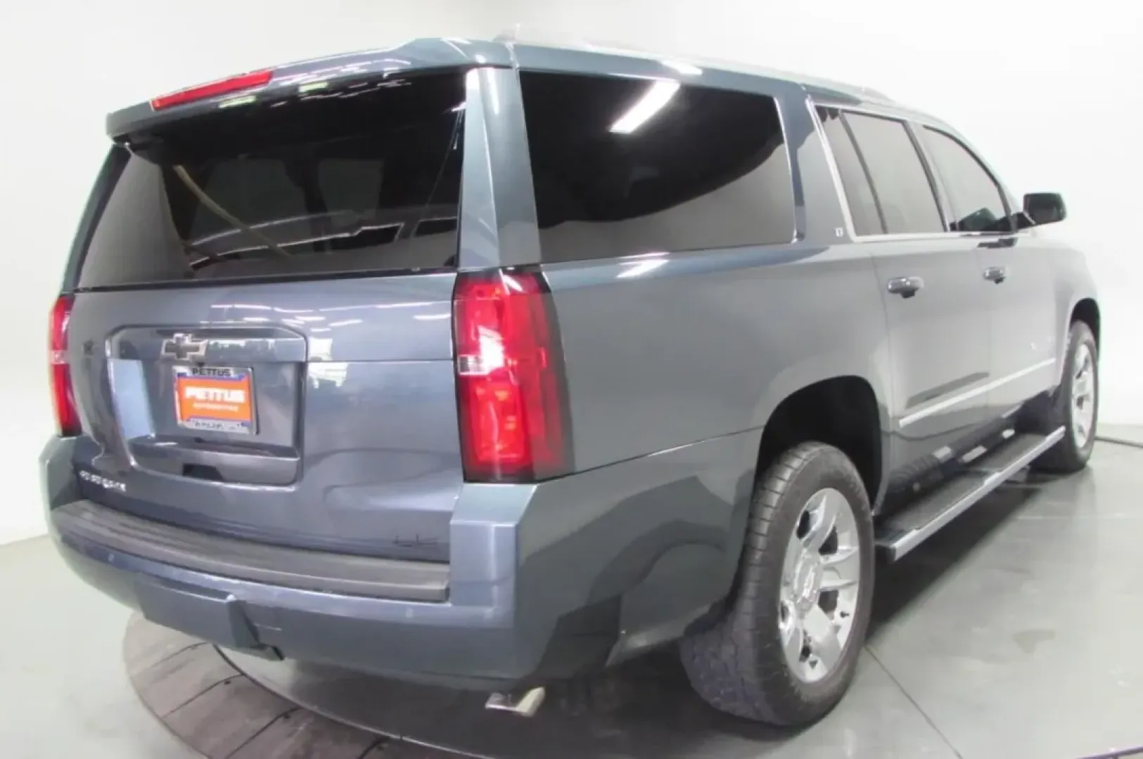 2019 /Jet Black/Dark Ash Leather Chevrolet Suburban LT (1GNSKHKC8KR) with an Other engine, Automatic transmission, located at 12836 Highway 21, De Soto, MO, 63020, (636) 337-7777, 38.151867, -90.575615 - ### Unleash Adventure with the 2019 Chevrolet Suburban - Perfect for Your Family Road Trips!<br /> <br /> Are you seeking the ultimate family vehicle that combines spaciousness, comfort, and capability? Look no further! The 2019 Chevrolet Suburban available at Pettus Ford De Soto is designed to elev - Photo#7