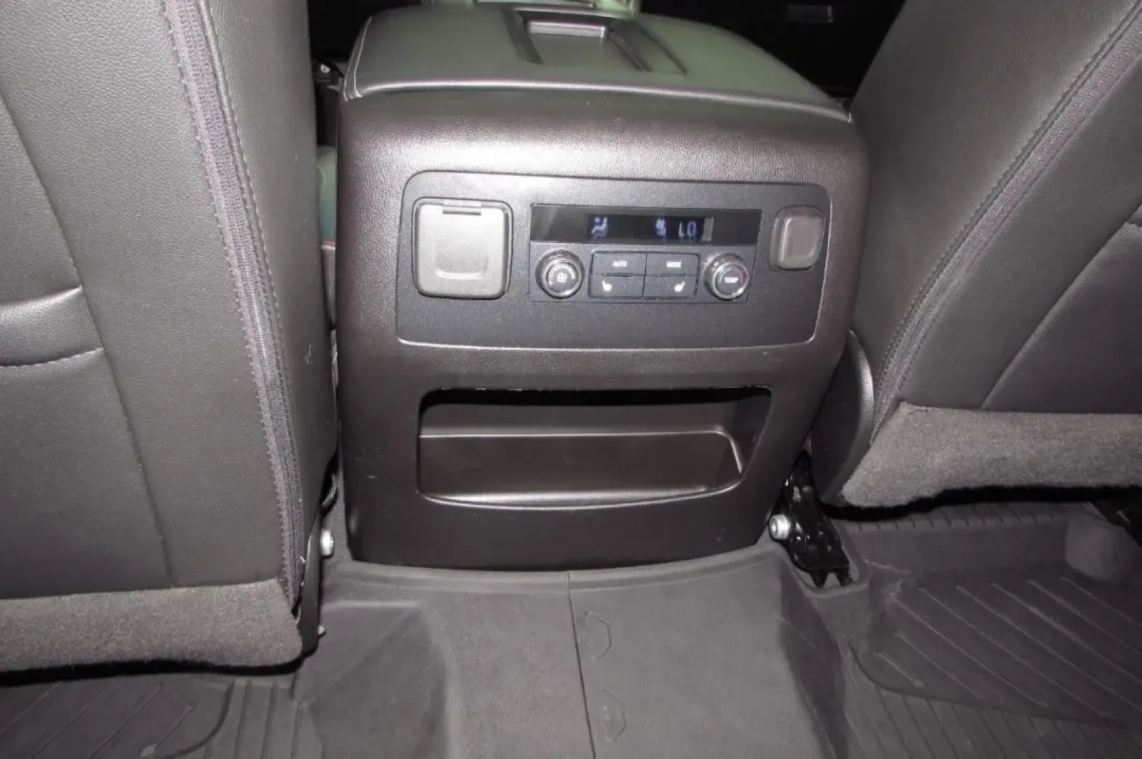 2019 /Jet Black/Dark Ash Leather Chevrolet Suburban LT (1GNSKHKC8KR) with an Other engine, Automatic transmission, located at 12836 Highway 21, De Soto, MO, 63020, (636) 337-7777, 38.151867, -90.575615 - ### Unleash Adventure with the 2019 Chevrolet Suburban - Perfect for Your Family Road Trips!<br /> <br /> Are you seeking the ultimate family vehicle that combines spaciousness, comfort, and capability? Look no further! The 2019 Chevrolet Suburban available at Pettus Ford De Soto is designed to elev - Photo#28