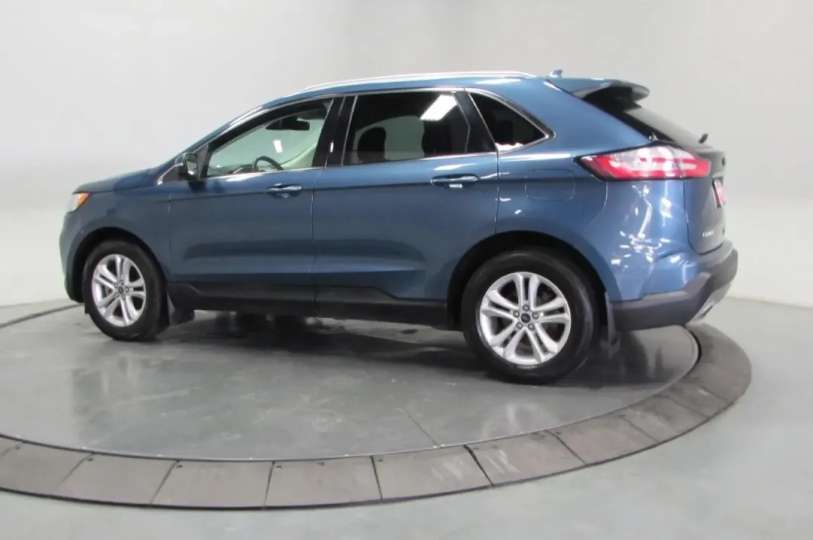 2019 /Ebony Leather Ford Edge SEL (2FMPK3J90KB) with an Other engine, Automatic transmission, located at 12836 Highway 21, De Soto, MO, 63020, (636) 337-7777, 38.151867, -90.575615 - **Explore New Adventures in a 2019 Ford Edge Perfect for Your Lifestyle!**<br /> <br /> Are you ready to elevate your everyday driving experience? Whether you're navigating through bustling city streets, embarking on a weekend getaway, or shuttling your family to school events, the 2019 Ford Edge i - Photo#4