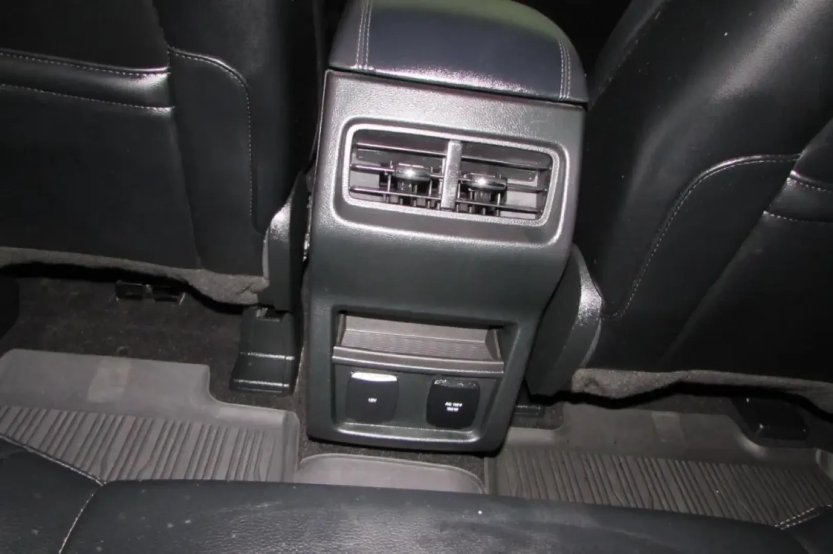 2019 /Ebony Leather Ford Edge SEL (2FMPK3J90KB) with an Other engine, Automatic transmission, located at 12836 Highway 21, De Soto, MO, 63020, (636) 337-7777, 38.151867, -90.575615 - **Explore New Adventures in a 2019 Ford Edge Perfect for Your Lifestyle!**<br /> <br /> Are you ready to elevate your everyday driving experience? Whether you're navigating through bustling city streets, embarking on a weekend getaway, or shuttling your family to school events, the 2019 Ford Edge i - Photo#27