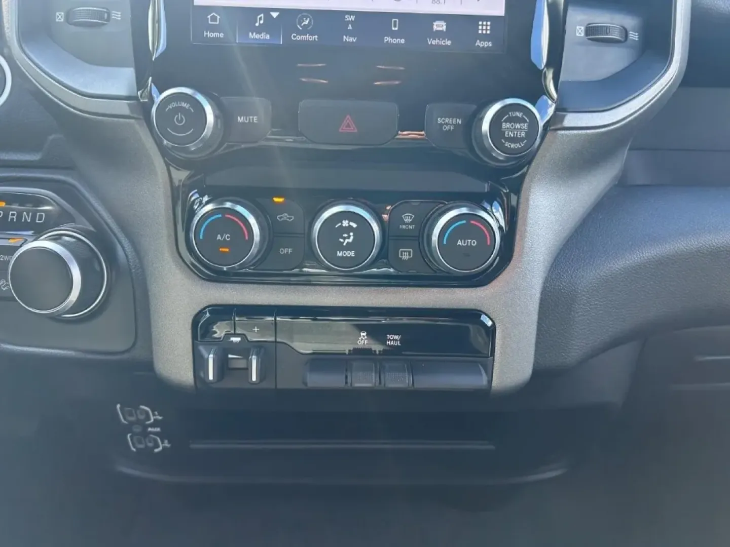 2022 /Diesel Gray/Black Cloth Ram 2500 Tradesman (3C6UR5CJ3NG) with an 6.4L V8 Heavy Duty HEMI MDS engine, located at 970 Woodlawn Dr., Farmington, MO, 63640, (573) 431-7800, 37.825642, -90.468674 - Experience the thrill of adventure and heavy-duty capability with this 2022 Ram 2500 4WD Tradesman Crew Cab, perfect for anyone seeking a robust vehicle that excels in both work and play. Whether you're hauling gear for a weekend getaway, towing a trailer for your next family trip, or navigating the - Photo#14