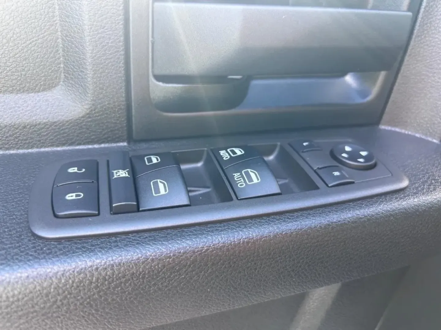 2022 /Diesel Gray/Black Cloth Ram 2500 Tradesman (3C6UR5CJ3NG) with an 6.4L V8 Heavy Duty HEMI MDS engine, located at 970 Woodlawn Dr., Farmington, MO, 63640, (573) 431-7800, 37.825642, -90.468674 - Experience the thrill of adventure and heavy-duty capability with this 2022 Ram 2500 4WD Tradesman Crew Cab, perfect for anyone seeking a robust vehicle that excels in both work and play. Whether you're hauling gear for a weekend getaway, towing a trailer for your next family trip, or navigating the - Photo#17