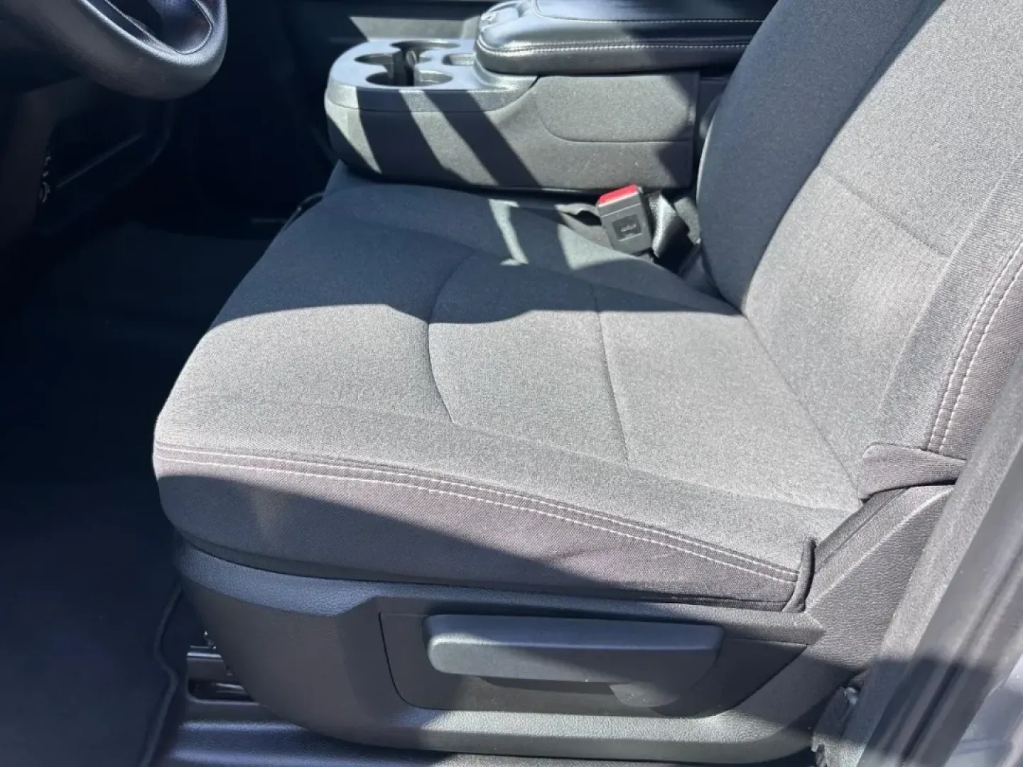 2022 /Diesel Gray/Black Cloth Ram 2500 Tradesman (3C6UR5CJ3NG) with an 6.4L V8 Heavy Duty HEMI MDS engine, located at 970 Woodlawn Dr., Farmington, MO, 63640, (573) 431-7800, 37.825642, -90.468674 - Experience the thrill of adventure and heavy-duty capability with this 2022 Ram 2500 4WD Tradesman Crew Cab, perfect for anyone seeking a robust vehicle that excels in both work and play. Whether you're hauling gear for a weekend getaway, towing a trailer for your next family trip, or navigating the - Photo#18