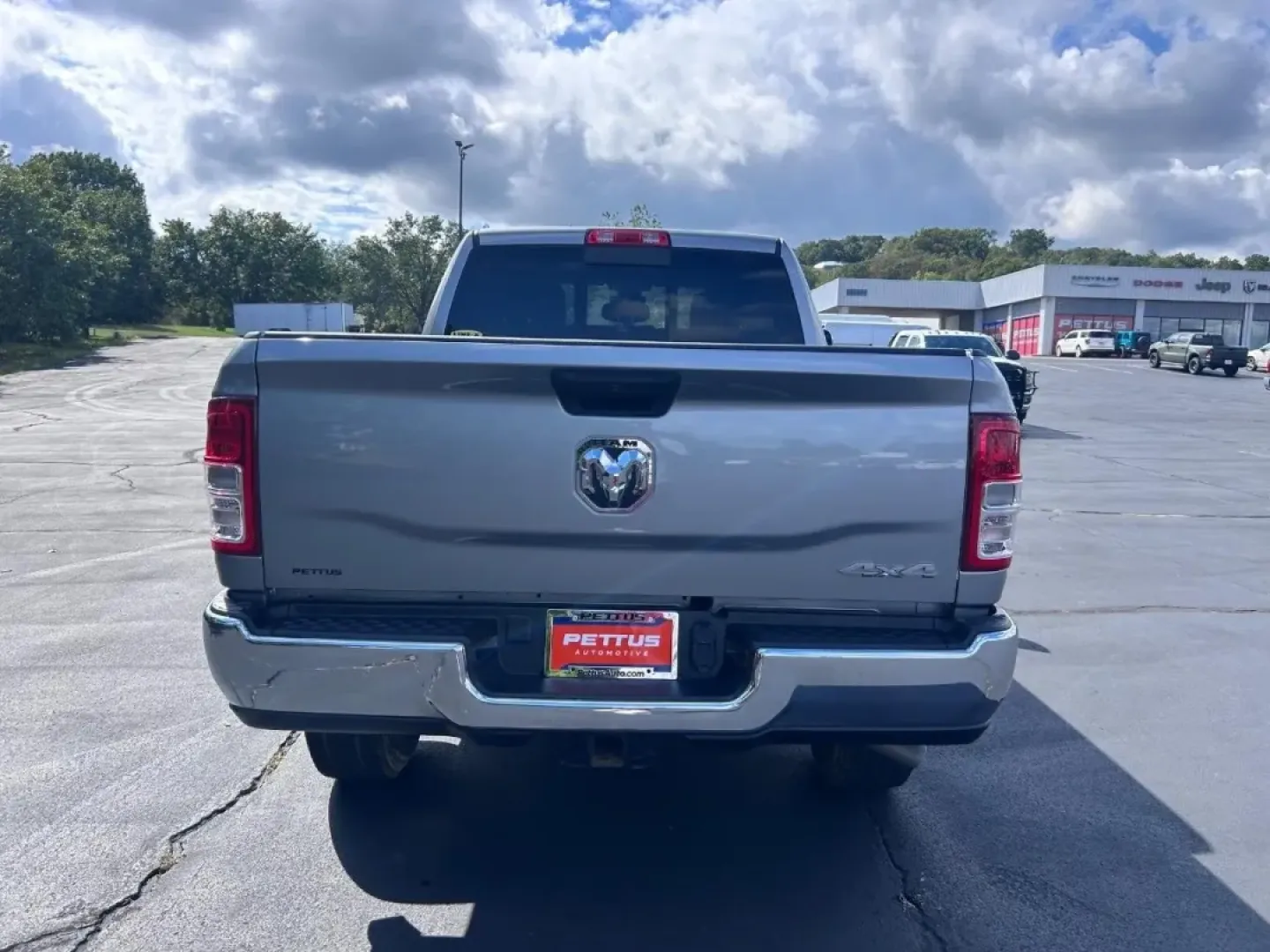 2022 /Diesel Gray/Black Cloth Ram 2500 Tradesman (3C6UR5CJ3NG) with an 6.4L V8 Heavy Duty HEMI MDS engine, located at 970 Woodlawn Dr., Farmington, MO, 63640, (573) 431-7800, 37.825642, -90.468674 - Experience the thrill of adventure and heavy-duty capability with this 2022 Ram 2500 4WD Tradesman Crew Cab, perfect for anyone seeking a robust vehicle that excels in both work and play. Whether you're hauling gear for a weekend getaway, towing a trailer for your next family trip, or navigating the - Photo#3