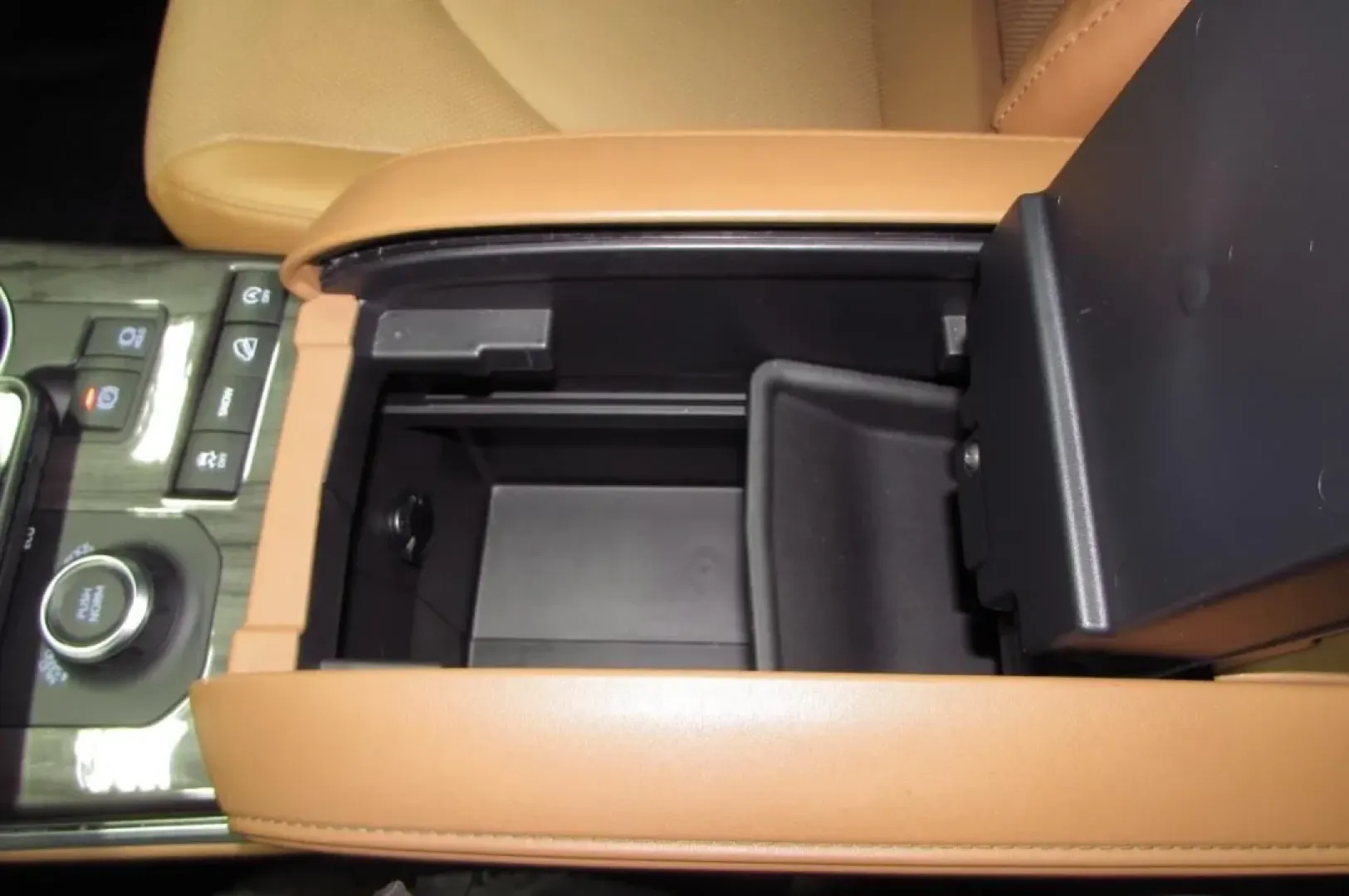 2022 /Glazed Caramel Leather Toyota Highlander Platinum (5TDFZRBH5NS) with an Other engine, Automatic transmission, located at 12830 Highway 21, De Soto, MO, 63020, (636) 337-7777, 38.153099, -90.573624 - **Discover Adventure with the 2022 Toyota Highlander Platinum! Perfect for Family Road Trips and Daily Commuting** <br /> <br /> Are you in search of a versatile SUV that can seamlessly transition from school drop-offs to weekend getaways? Look no further! The 2022 Toyota Highlander Platinum, availa - Photo#9