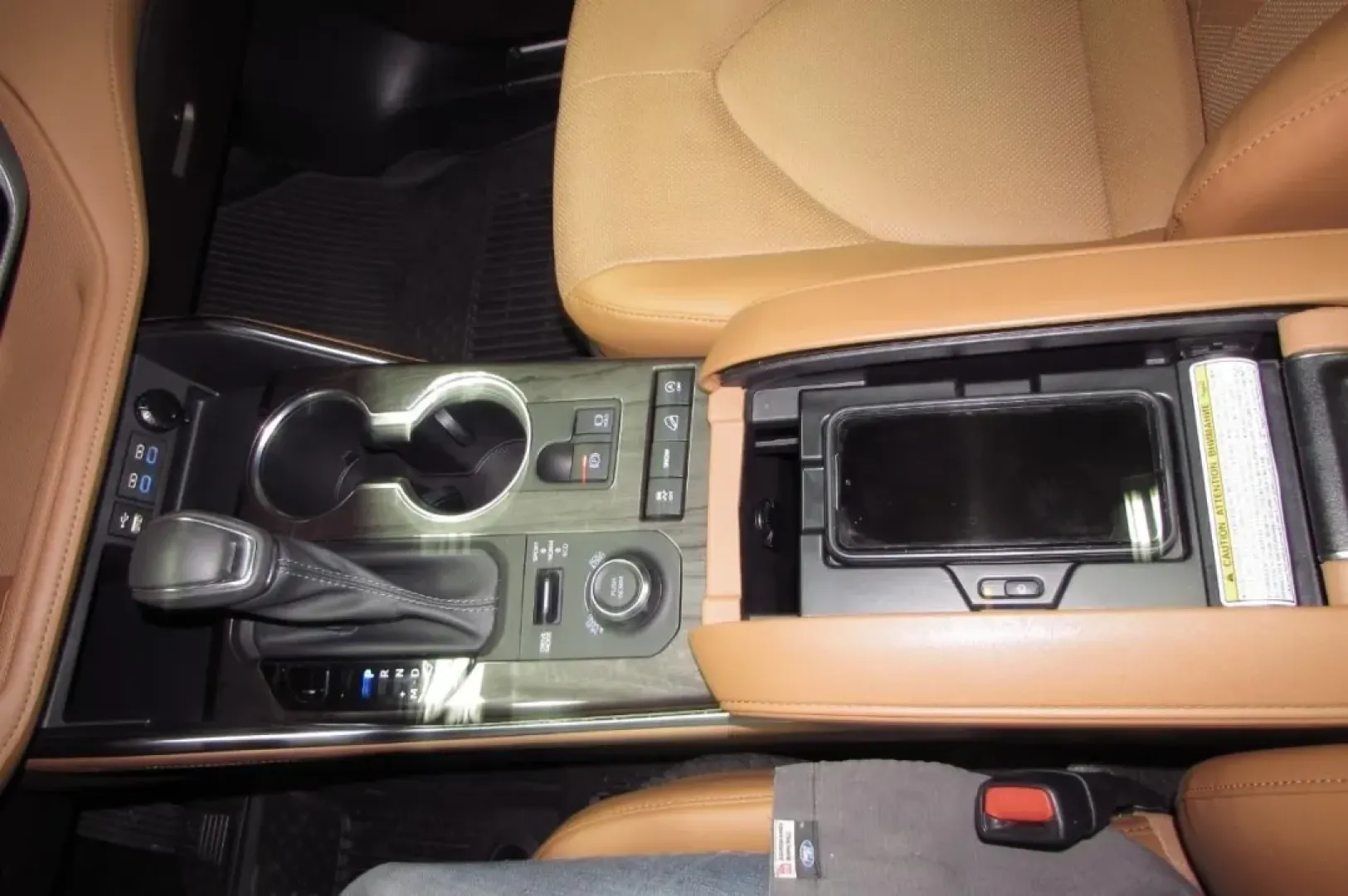 2022 /Glazed Caramel Leather Toyota Highlander Platinum (5TDFZRBH5NS) with an Other engine, Automatic transmission, located at 12830 Highway 21, De Soto, MO, 63020, (636) 337-7777, 38.153099, -90.573624 - **Discover Adventure with the 2022 Toyota Highlander Platinum! Perfect for Family Road Trips and Daily Commuting** <br /> <br /> Are you in search of a versatile SUV that can seamlessly transition from school drop-offs to weekend getaways? Look no further! The 2022 Toyota Highlander Platinum, availa - Photo#10