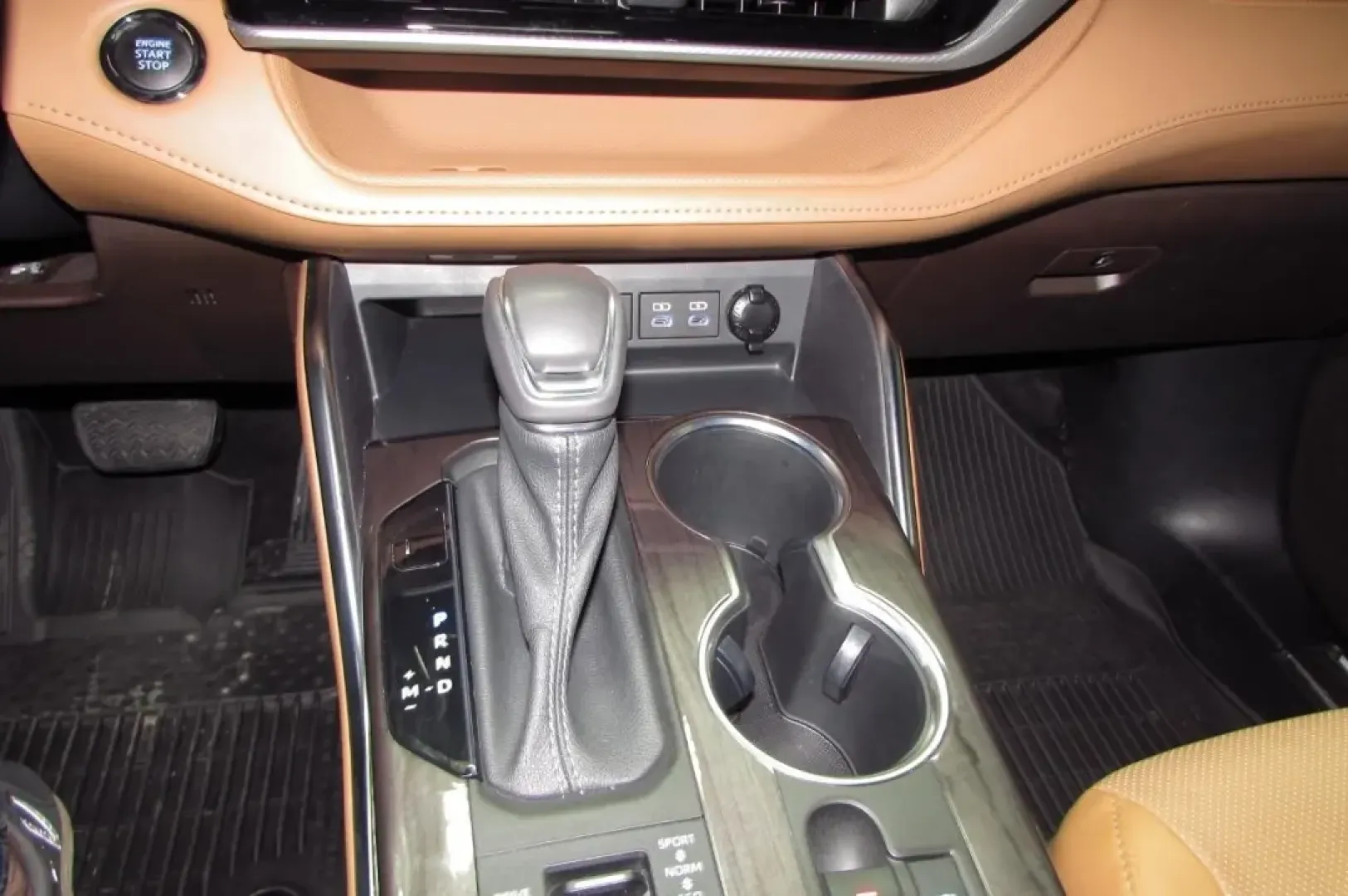 2022 /Glazed Caramel Leather Toyota Highlander Platinum (5TDFZRBH5NS) with an Other engine, Automatic transmission, located at 12830 Highway 21, De Soto, MO, 63020, (636) 337-7777, 38.153099, -90.573624 - **Discover Adventure with the 2022 Toyota Highlander Platinum! Perfect for Family Road Trips and Daily Commuting** <br /> <br /> Are you in search of a versatile SUV that can seamlessly transition from school drop-offs to weekend getaways? Look no further! The 2022 Toyota Highlander Platinum, availa - Photo#11
