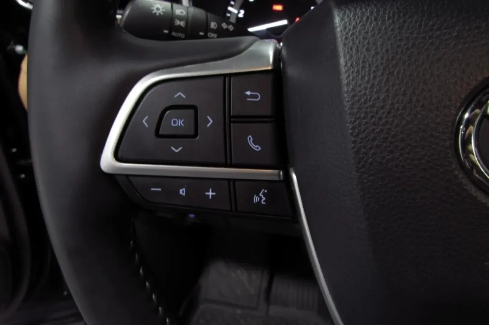 2022 /Glazed Caramel Leather Toyota Highlander Platinum (5TDFZRBH5NS) with an Other engine, Automatic transmission, located at 12830 Highway 21, De Soto, MO, 63020, (636) 337-7777, 38.153099, -90.573624 - **Discover Adventure with the 2022 Toyota Highlander Platinum! Perfect for Family Road Trips and Daily Commuting** <br /> <br /> Are you in search of a versatile SUV that can seamlessly transition from school drop-offs to weekend getaways? Look no further! The 2022 Toyota Highlander Platinum, availa - Photo#16