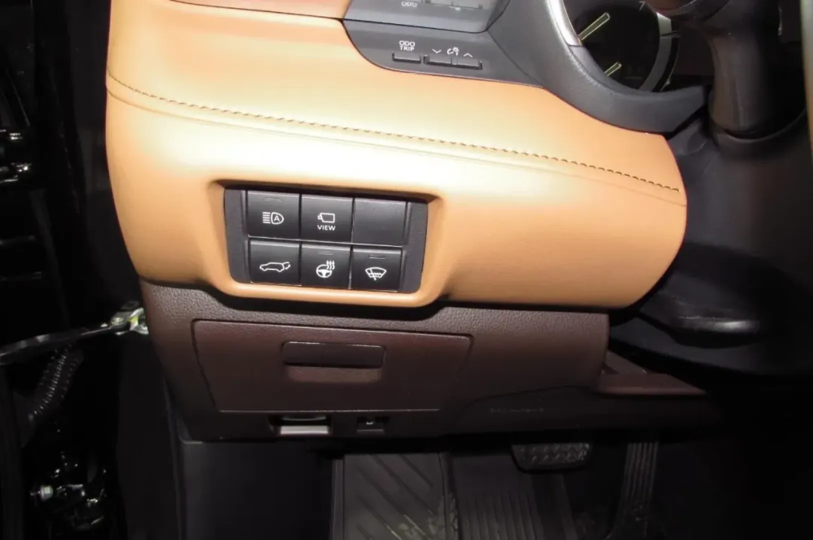 2022 /Glazed Caramel Leather Toyota Highlander Platinum (5TDFZRBH5NS) with an Other engine, Automatic transmission, located at 12830 Highway 21, De Soto, MO, 63020, (636) 337-7777, 38.153099, -90.573624 - **Discover Adventure with the 2022 Toyota Highlander Platinum! Perfect for Family Road Trips and Daily Commuting** <br /> <br /> Are you in search of a versatile SUV that can seamlessly transition from school drop-offs to weekend getaways? Look no further! The 2022 Toyota Highlander Platinum, availa - Photo#18