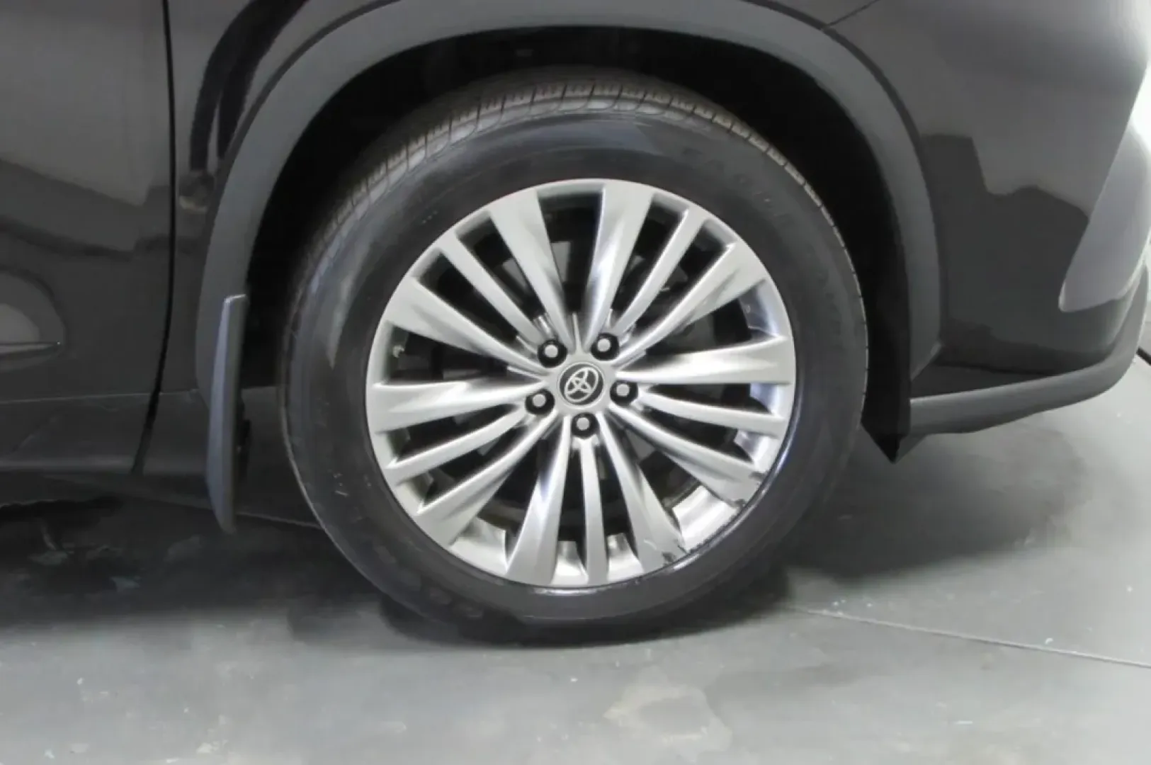 2022 /Glazed Caramel Leather Toyota Highlander Platinum (5TDFZRBH5NS) with an Other engine, Automatic transmission, located at 12830 Highway 21, De Soto, MO, 63020, (636) 337-7777, 38.153099, -90.573624 - **Discover Adventure with the 2022 Toyota Highlander Platinum! Perfect for Family Road Trips and Daily Commuting** <br /> <br /> Are you in search of a versatile SUV that can seamlessly transition from school drop-offs to weekend getaways? Look no further! The 2022 Toyota Highlander Platinum, availa - Photo#21
