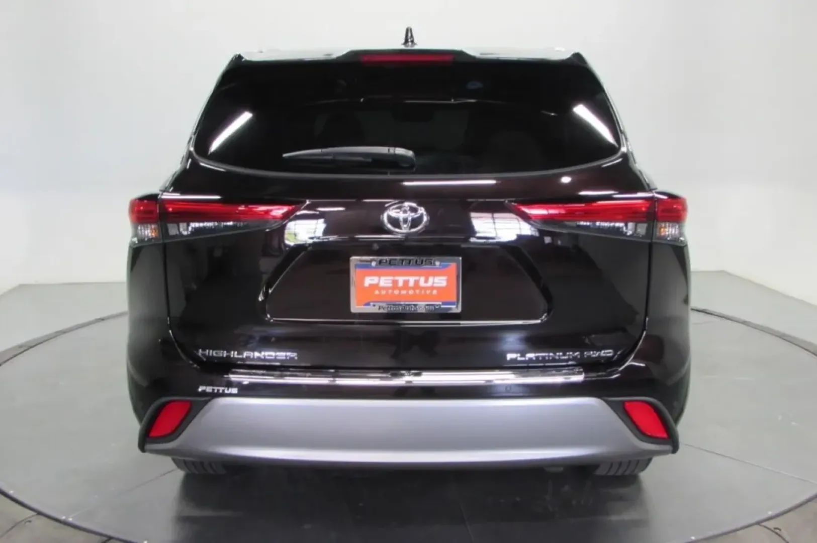 2022 /Glazed Caramel Leather Toyota Highlander Platinum (5TDFZRBH5NS) with an Other engine, Automatic transmission, located at 12830 Highway 21, De Soto, MO, 63020, (636) 337-7777, 38.153099, -90.573624 - **Discover Adventure with the 2022 Toyota Highlander Platinum! Perfect for Family Road Trips and Daily Commuting** <br /> <br /> Are you in search of a versatile SUV that can seamlessly transition from school drop-offs to weekend getaways? Look no further! The 2022 Toyota Highlander Platinum, availa - Photo#24