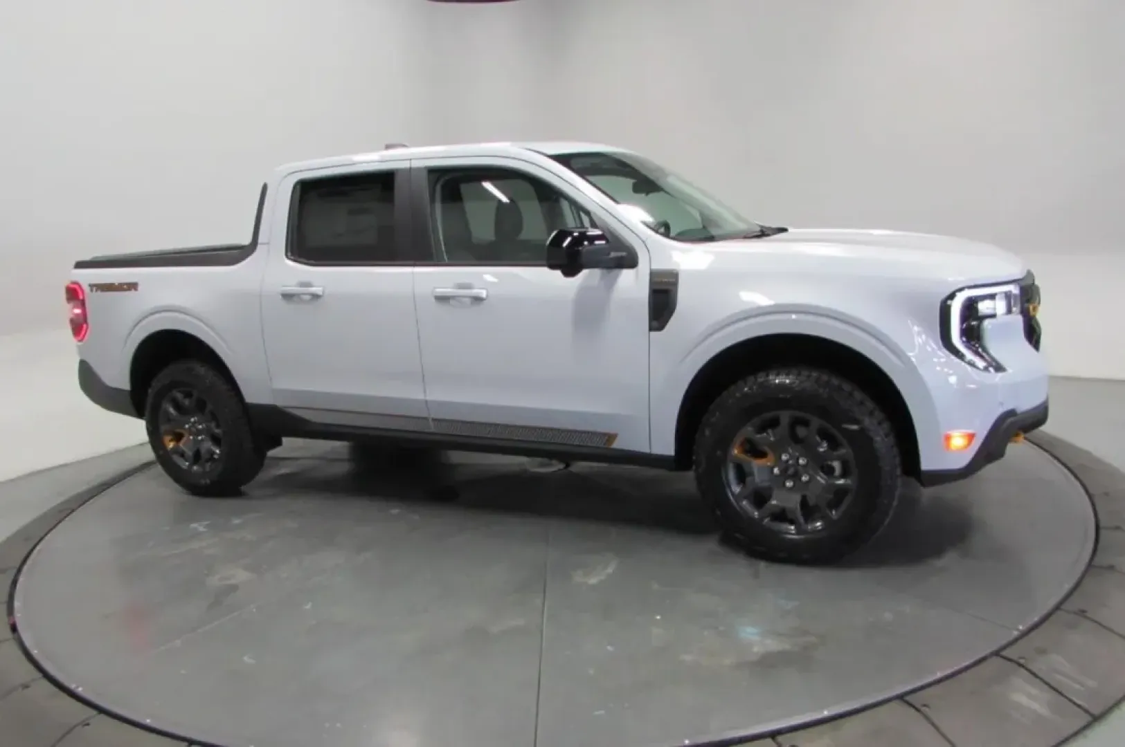 2025 /Black Onyx Ford Maverick Tremor (3FTTW8NA6SR) with an 2.0L EcoBoost engine, Automatic transmission, located at 12836 Highway 21, De Soto, MO, 63020, (636) 337-7777, 38.151867, -90.575615 - **Discover Adventure and Versatility with the 2025 Ford Maverick Tremor at Pettus Ford De Soto**<br /> <br /> Are you ready to elevate your lifestyle? Whether you're a growing family, an outdoor enthusiast, or someone who needs a reliable vehicle for daily commutes, the 2025 Ford Maverick Tremor is - Photo#3