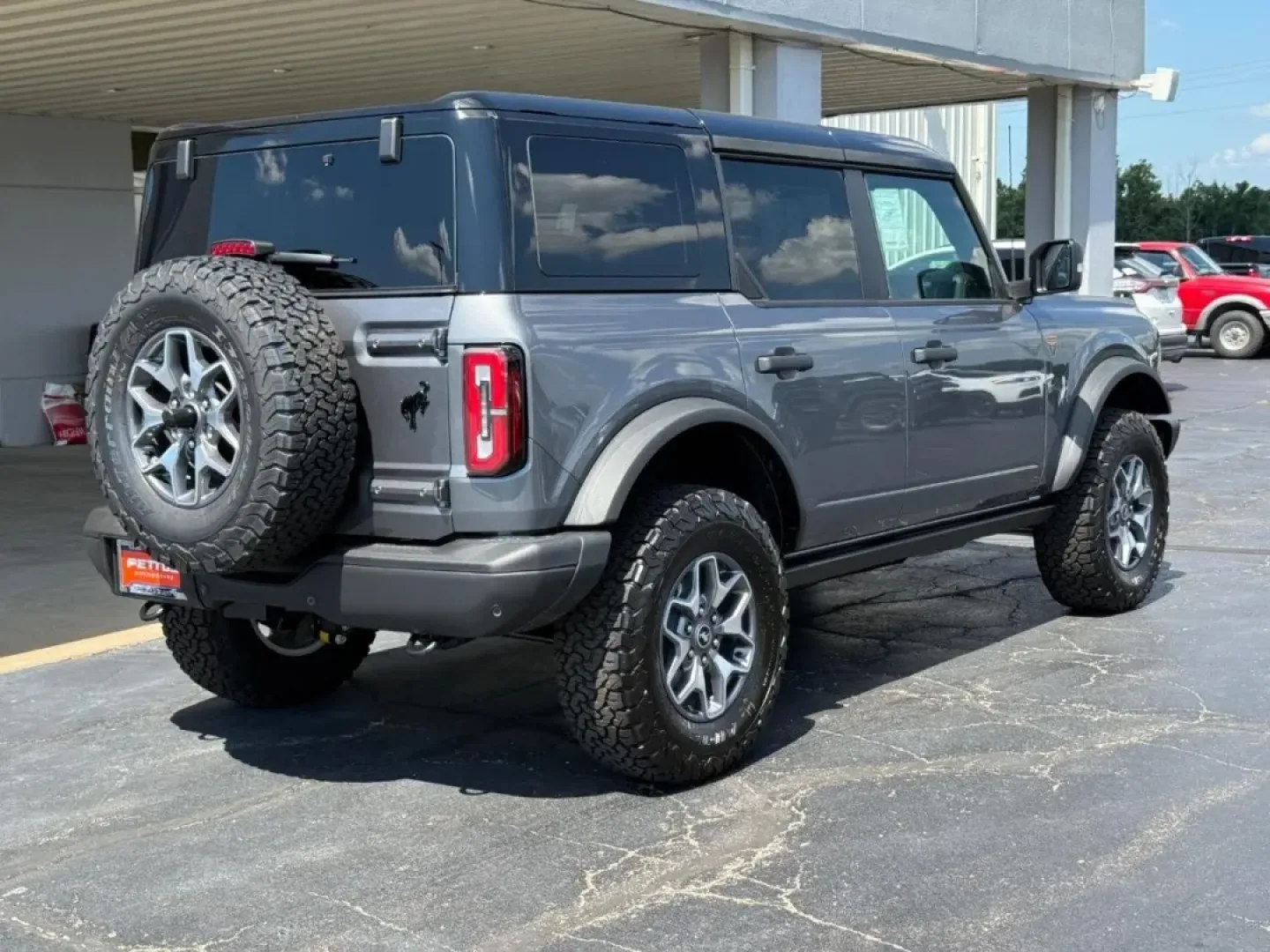 2025 /Black Onyx Leather Ford Bronco Badlands (1FMEE9BP9SL) with an 2.7L V6 engine, Automatic transmission, located at 141 Commercial Dr, Fredericktown, MO, 63645, (573) 783-6432, 37.570087, -90.320648 - **Adventure Awaits: Discover the 2025 Ford Bronco Badlands at Pettus Ford Fredericktown!**<br /> <br /> Are you ready to take your weekends to the next level? The 2025 Ford Bronco Badlands is not just a vehicle; it's your ticket to memorable adventures, whether you're exploring rugged trails or crui - Photo#3