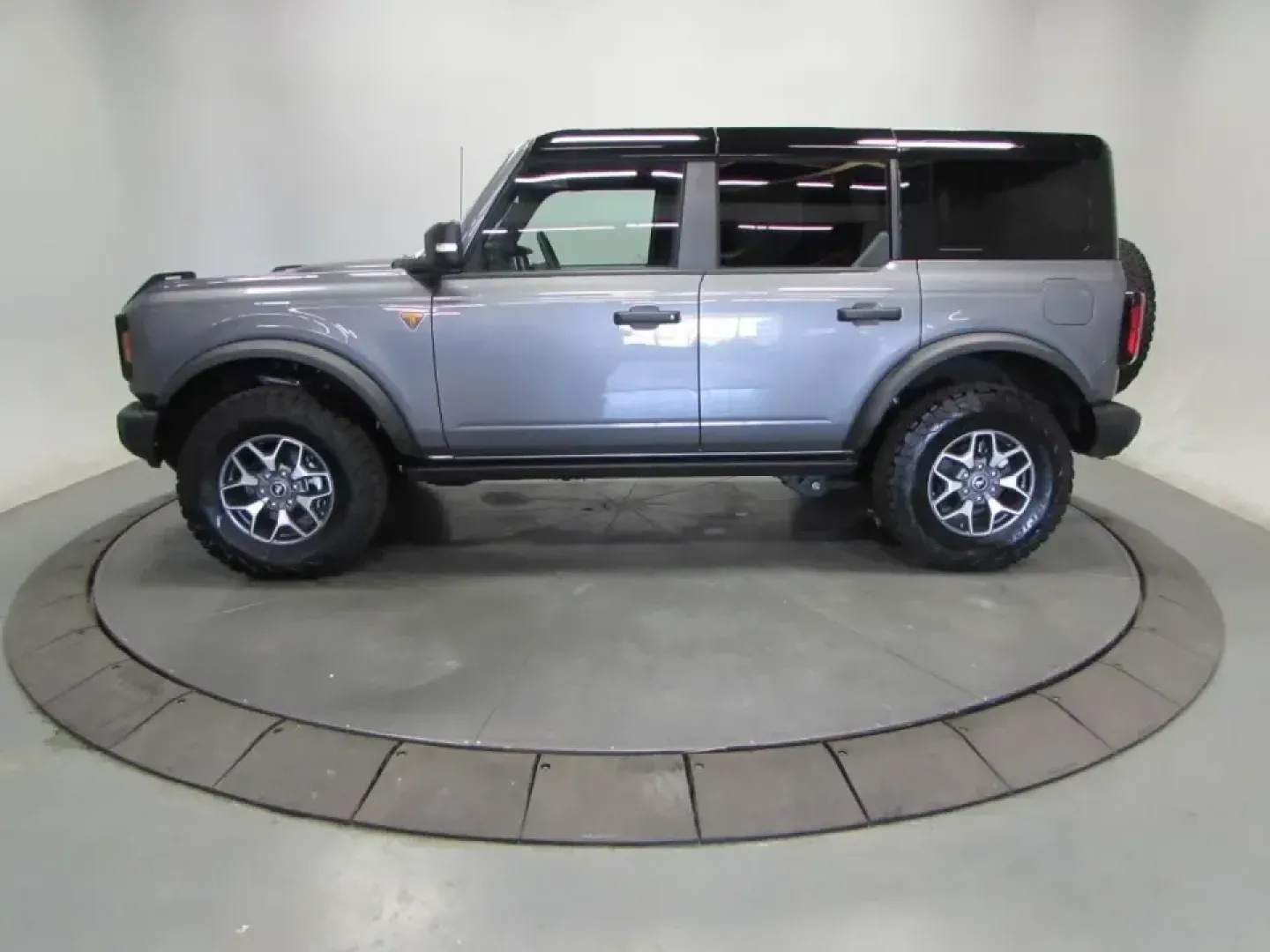 2025 /Black Onyx Ford Bronco Badlands (1FMEE9BP9SL) with an 2.7L V6 engine, 10A transmission, located at 12836 Highway 21, De Soto, MO, 63020, (636) 337-7777, 38.151867, -90.575615 - **Adventure Awaits: Discover the 2025 Ford Bronco Badlands at Pettus Ford Fredericktown!**<br /> <br /> Are you ready to take your weekends to the next level? The 2025 Ford Bronco Badlands is not just a vehicle; it's your ticket to memorable adventures, whether you're exploring rugged trails or crui - Photo#3