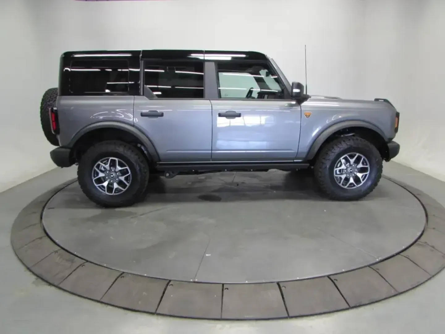 2025 /Black Onyx Ford Bronco Badlands (1FMEE9BP9SL) with an 2.7L V6 engine, 10A transmission, located at 12836 Highway 21, De Soto, MO, 63020, (636) 337-7777, 38.151867, -90.575615 - **Adventure Awaits: Discover the 2025 Ford Bronco Badlands at Pettus Ford Fredericktown!**<br /> <br /> Are you ready to take your weekends to the next level? The 2025 Ford Bronco Badlands is not just a vehicle; it's your ticket to memorable adventures, whether you're exploring rugged trails or crui - Photo#7