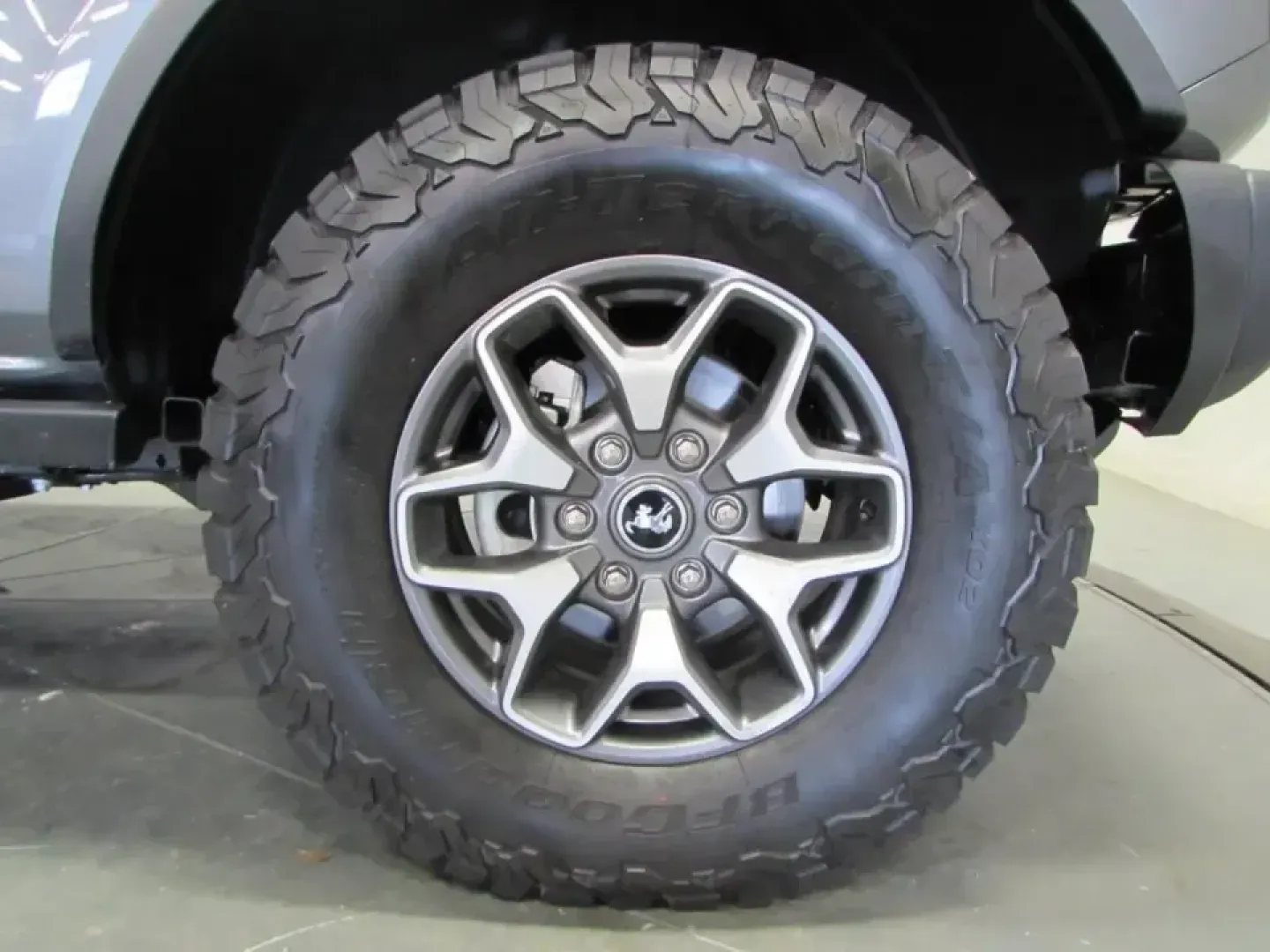 2025 /Black Onyx Ford Bronco Badlands (1FMEE9BP9SL) with an 2.7L V6 engine, 10A transmission, located at 12836 Highway 21, De Soto, MO, 63020, (636) 337-7777, 38.151867, -90.575615 - **Adventure Awaits: Discover the 2025 Ford Bronco Badlands at Pettus Ford Fredericktown!**<br /> <br /> Are you ready to take your weekends to the next level? The 2025 Ford Bronco Badlands is not just a vehicle; it's your ticket to memorable adventures, whether you're exploring rugged trails or crui - Photo#8