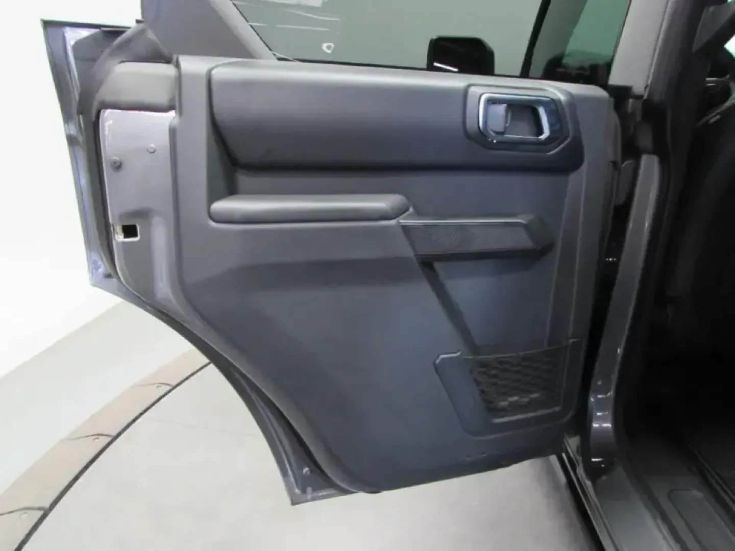 2025 /Black Onyx Ford Bronco Badlands (1FMEE9BP9SL) with an 2.7L V6 engine, 10A transmission, located at 12836 Highway 21, De Soto, MO, 63020, (636) 337-7777, 38.151867, -90.575615 - **Adventure Awaits: Discover the 2025 Ford Bronco Badlands at Pettus Ford Fredericktown!**<br /> <br /> Are you ready to take your weekends to the next level? The 2025 Ford Bronco Badlands is not just a vehicle; it's your ticket to memorable adventures, whether you're exploring rugged trails or crui - Photo#13