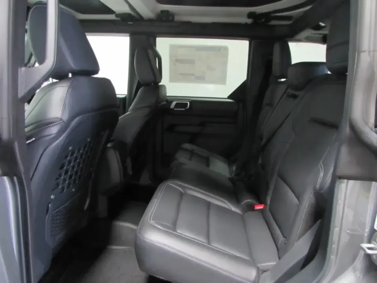 2025 /Black Onyx Ford Bronco Badlands (1FMEE9BP9SL) with an 2.7L V6 engine, 10A transmission, located at 12836 Highway 21, De Soto, MO, 63020, (636) 337-7777, 38.151867, -90.575615 - **Adventure Awaits: Discover the 2025 Ford Bronco Badlands at Pettus Ford Fredericktown!**<br /> <br /> Are you ready to take your weekends to the next level? The 2025 Ford Bronco Badlands is not just a vehicle; it's your ticket to memorable adventures, whether you're exploring rugged trails or crui - Photo#14