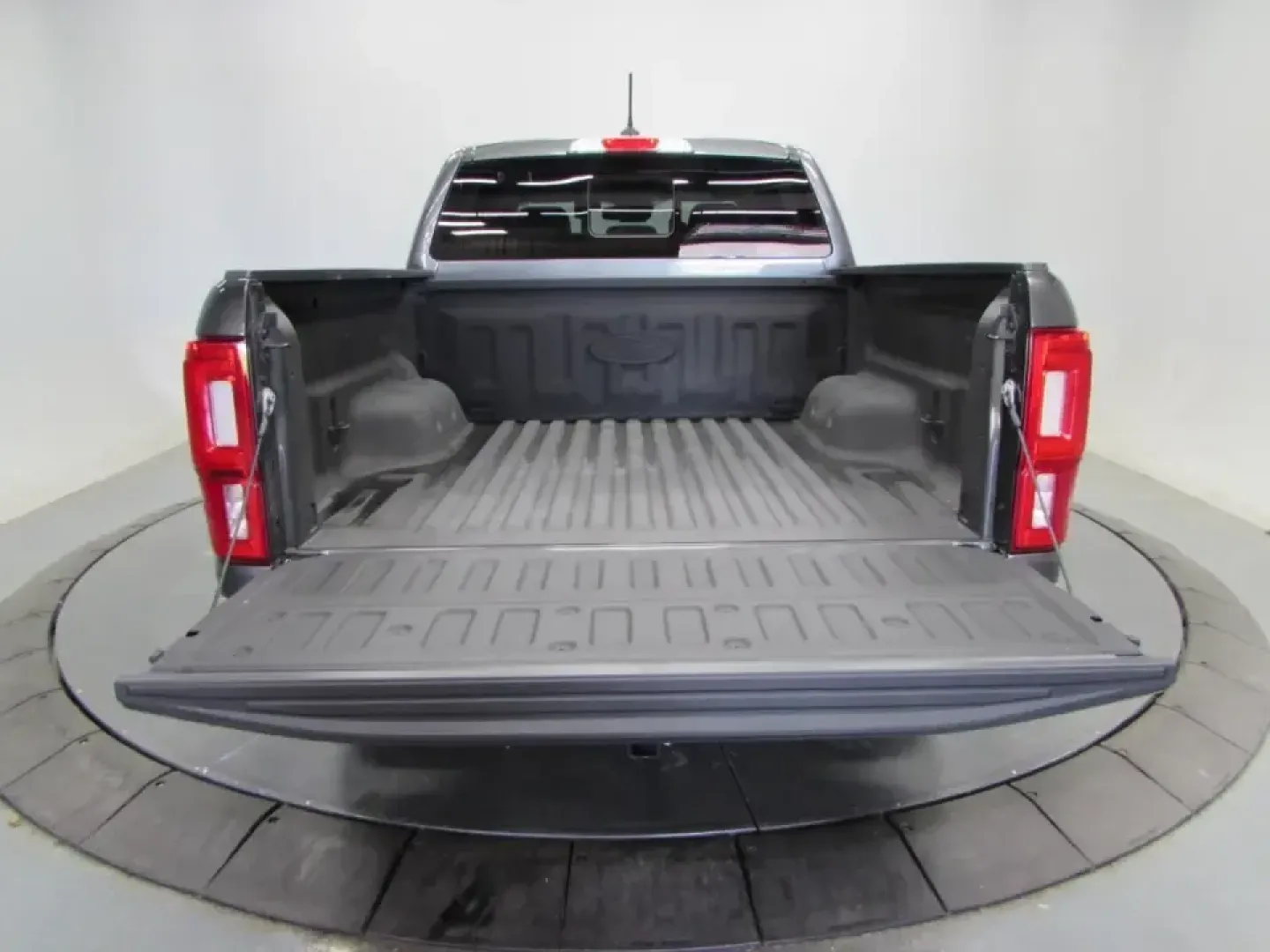 2019 /Medium Stone Ford Ranger Lariat (1FTER4FHXKL) with an 2.3L L4 DOHC 16V engine, Automatic transmission, located at 12836 Highway 21, De Soto, MO, 63020, (636) 337-7777, 38.151867, -90.575615 - Whether your weekends revolve around hauling gear to Washington State Park, towing a small trailer to a campsite, or simply making the daily commute on MO-21 feel more confident in any season, this **2019 Ford Ranger XL SuperCrew 4WD** is built for real-life Missouri miles. With a roomy crew cab for - Photo#10