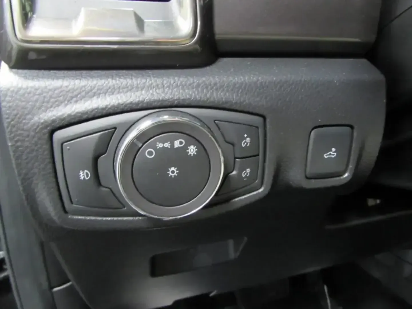 2019 /Medium Stone Ford Ranger Lariat (1FTER4FHXKL) with an 2.3L L4 DOHC 16V engine, Automatic transmission, located at 12836 Highway 21, De Soto, MO, 63020, (636) 337-7777, 38.151867, -90.575615 - Whether your weekends revolve around hauling gear to Washington State Park, towing a small trailer to a campsite, or simply making the daily commute on MO-21 feel more confident in any season, this **2019 Ford Ranger XL SuperCrew 4WD** is built for real-life Missouri miles. With a roomy crew cab for - Photo#21