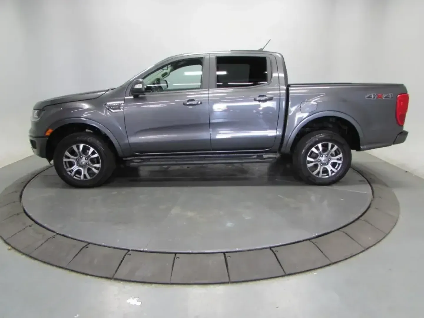 2019 /Medium Stone Ford Ranger Lariat (1FTER4FHXKL) with an 2.3L L4 DOHC 16V engine, Automatic transmission, located at 12836 Highway 21, De Soto, MO, 63020, (636) 337-7777, 38.151867, -90.575615 - Whether your weekends revolve around hauling gear to Washington State Park, towing a small trailer to a campsite, or simply making the daily commute on MO-21 feel more confident in any season, this **2019 Ford Ranger XL SuperCrew 4WD** is built for real-life Missouri miles. With a roomy crew cab for - Photo#3