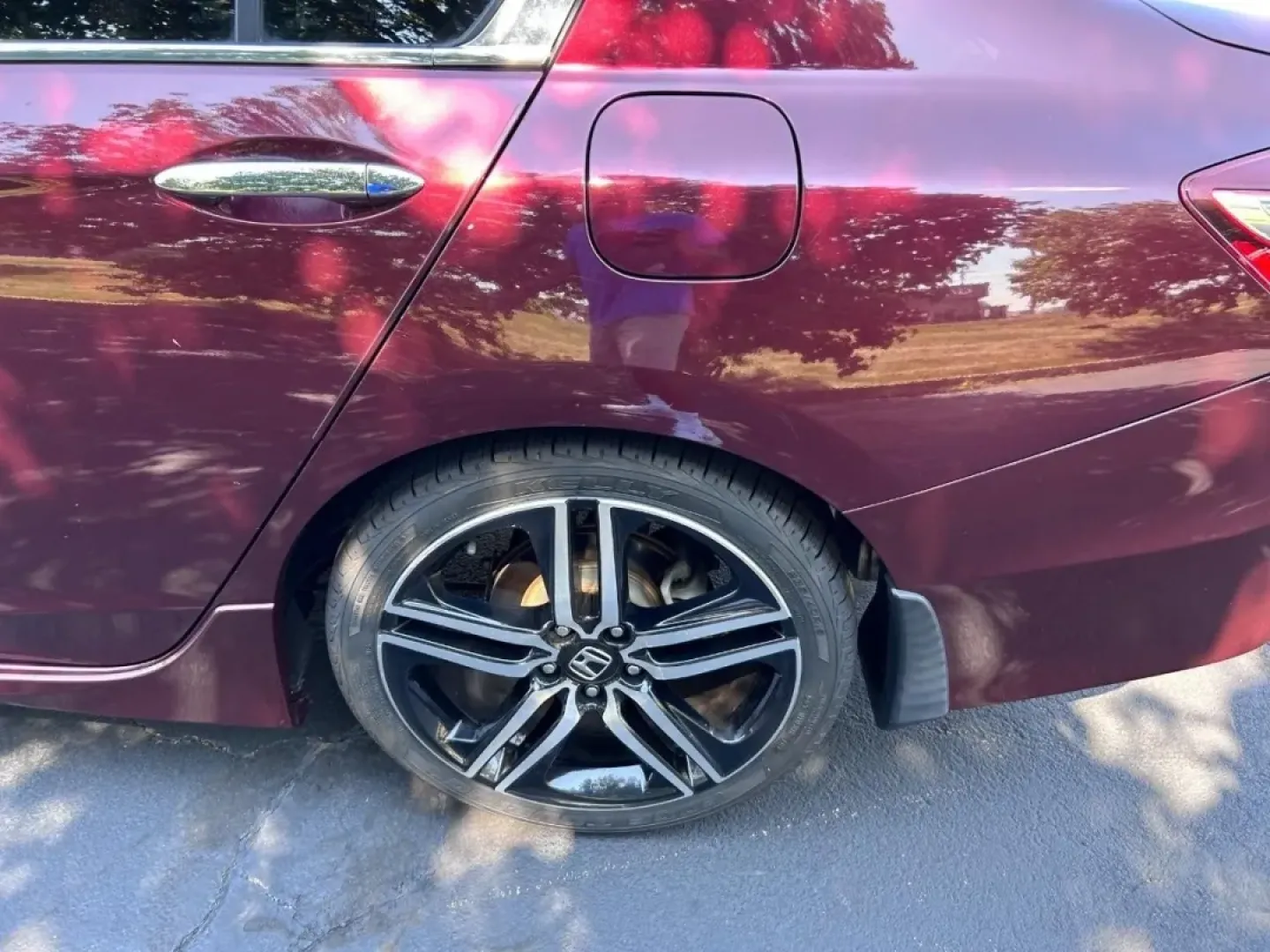 2016 /Black Leather Trimmed Honda Accord Sport (1HGCR2F54GA) with an 2.4L 16-Valve DOHC i-VTEC I-4 engine, Automatic transmission, located at 970 Woodlawn Dr., Farmington, MO, 63640, (573) 431-7800, 37.825642, -90.468674 - **Discover the Perfect Blend of Comfort and Efficiency with this 2016 Honda Accord Sedan at Pettus CDJR Farmington!**<br /> <br /> Are you seeking a reliable vehicle that effortlessly combines style, efficiency, and spaciousness for your daily commute or weekend getaways? Look no further! This 2016 - Photo#4