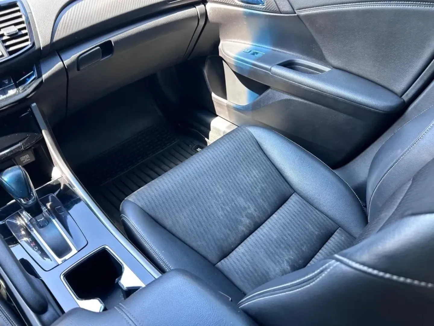 2016 /Black Leather Trimmed Honda Accord Sport (1HGCR2F54GA) with an 2.4L 16-Valve DOHC i-VTEC I-4 engine, Automatic transmission, located at 970 Woodlawn Dr., Farmington, MO, 63640, (573) 431-7800, 37.825642, -90.468674 - **Discover the Perfect Blend of Comfort and Efficiency with this 2016 Honda Accord Sedan at Pettus CDJR Farmington!**<br /> <br /> Are you seeking a reliable vehicle that effortlessly combines style, efficiency, and spaciousness for your daily commute or weekend getaways? Look no further! This 2016 - Photo#15