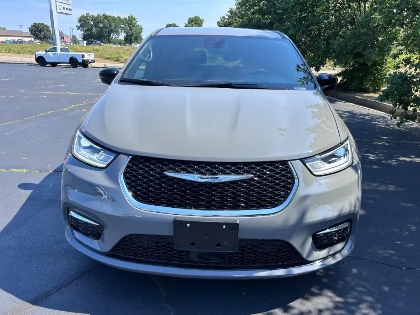 2025 /Black Leather Chrysler Pacifica Select (2C4RC1BG0SR) with an 3.6L V6 24V VVT UPG I engine, Automatic transmission, located at 970 Woodlawn Dr., Farmington, MO, 63640, (573) 431-7800, 37.825642, -90.468674 - **Discover Family Adventures with the 2025 Chrysler Pacifica at Pettus CDJR Farmington!**<br /> <br /> Are you looking for a vehicle that perfectly blends comfort, versatility, and style for your family? The 2025 Chrysler Pacifica is designed for busy families and weekend adventurers alike, making i - Photo#8