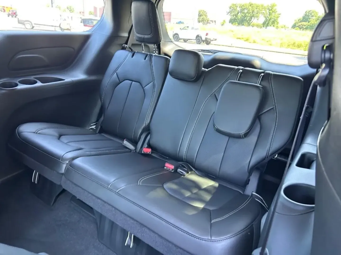 2025 /Black Leather Chrysler Pacifica Select (2C4RC1BG0SR) with an 3.6L V6 24V VVT UPG I engine, Automatic transmission, located at 970 Woodlawn Dr., Farmington, MO, 63640, (573) 431-7800, 37.825642, -90.468674 - **Discover Family Adventures with the 2025 Chrysler Pacifica at Pettus CDJR Farmington!**<br /> <br /> Are you looking for a vehicle that perfectly blends comfort, versatility, and style for your family? The 2025 Chrysler Pacifica is designed for busy families and weekend adventurers alike, making i - Photo#9