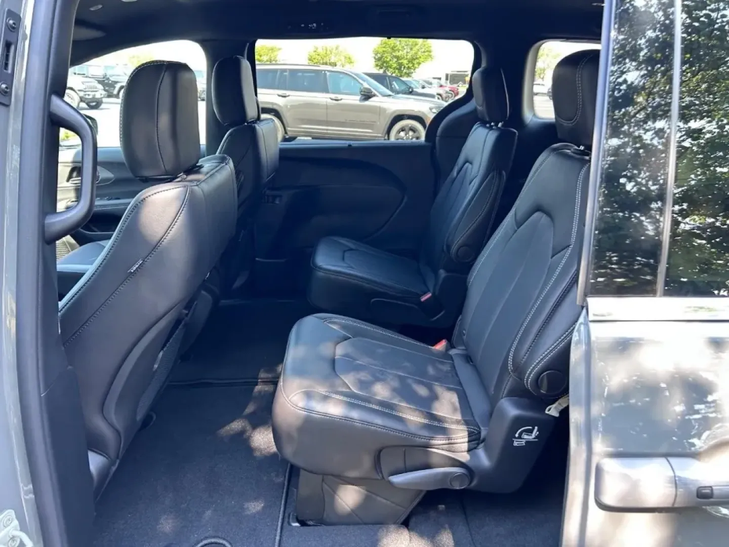 2025 /Black Leather Chrysler Pacifica Select (2C4RC1BG0SR) with an 3.6L V6 24V VVT UPG I engine, Automatic transmission, located at 970 Woodlawn Dr., Farmington, MO, 63640, (573) 431-7800, 37.825642, -90.468674 - **Discover Family Adventures with the 2025 Chrysler Pacifica at Pettus CDJR Farmington!**<br /> <br /> Are you looking for a vehicle that perfectly blends comfort, versatility, and style for your family? The 2025 Chrysler Pacifica is designed for busy families and weekend adventurers alike, making i - Photo#10