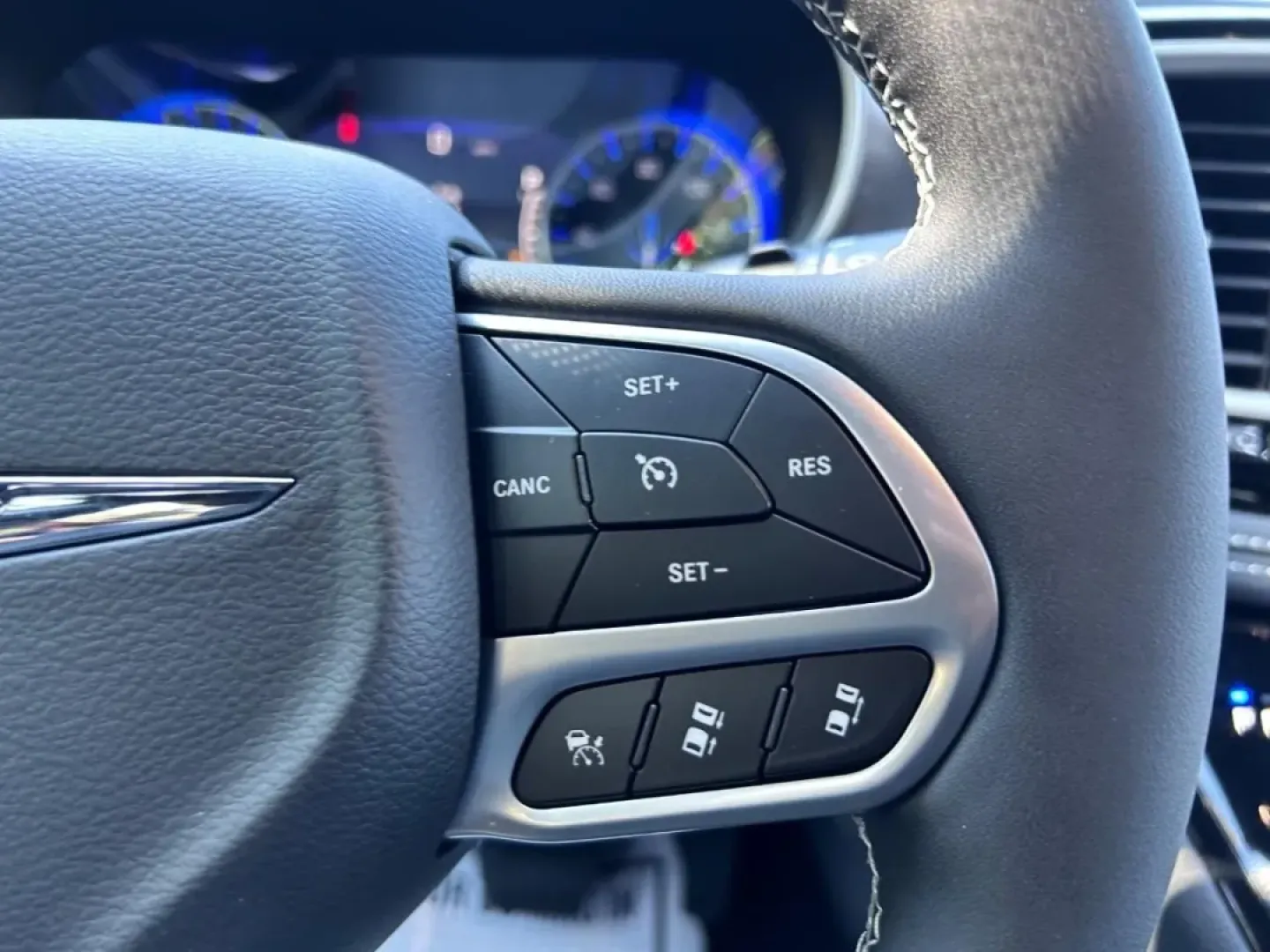 2025 /Black Leather Chrysler Pacifica Select (2C4RC1BG0SR) with an 3.6L V6 24V VVT UPG I engine, Automatic transmission, located at 970 Woodlawn Dr., Farmington, MO, 63640, (573) 431-7800, 37.825642, -90.468674 - **Discover Family Adventures with the 2025 Chrysler Pacifica at Pettus CDJR Farmington!**<br /> <br /> Are you looking for a vehicle that perfectly blends comfort, versatility, and style for your family? The 2025 Chrysler Pacifica is designed for busy families and weekend adventurers alike, making i - Photo#15