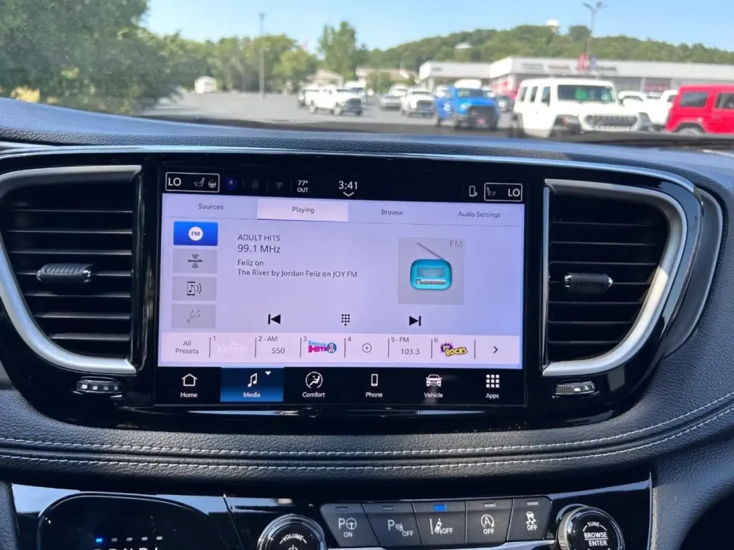 2025 /Black Leather Chrysler Pacifica Select (2C4RC1BG0SR) with an 3.6L V6 24V VVT UPG I engine, Automatic transmission, located at 970 Woodlawn Dr., Farmington, MO, 63640, (573) 431-7800, 37.825642, -90.468674 - **Discover Family Adventures with the 2025 Chrysler Pacifica at Pettus CDJR Farmington!**<br /> <br /> Are you looking for a vehicle that perfectly blends comfort, versatility, and style for your family? The 2025 Chrysler Pacifica is designed for busy families and weekend adventurers alike, making i - Photo#16