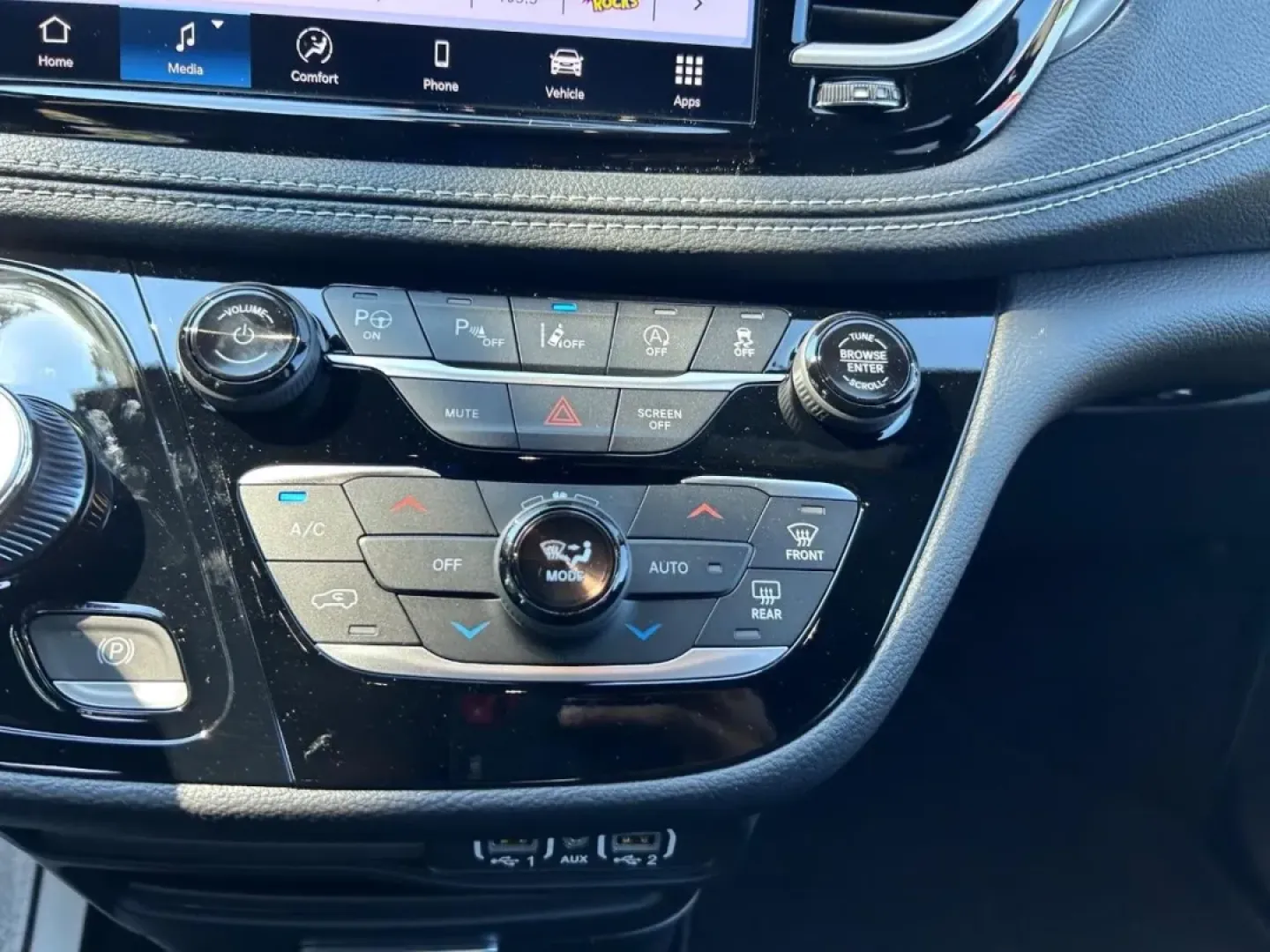 2025 /Black Leather Chrysler Pacifica Select (2C4RC1BG0SR) with an 3.6L V6 24V VVT UPG I engine, Automatic transmission, located at 970 Woodlawn Dr., Farmington, MO, 63640, (573) 431-7800, 37.825642, -90.468674 - **Discover Family Adventures with the 2025 Chrysler Pacifica at Pettus CDJR Farmington!**<br /> <br /> Are you looking for a vehicle that perfectly blends comfort, versatility, and style for your family? The 2025 Chrysler Pacifica is designed for busy families and weekend adventurers alike, making i - Photo#17