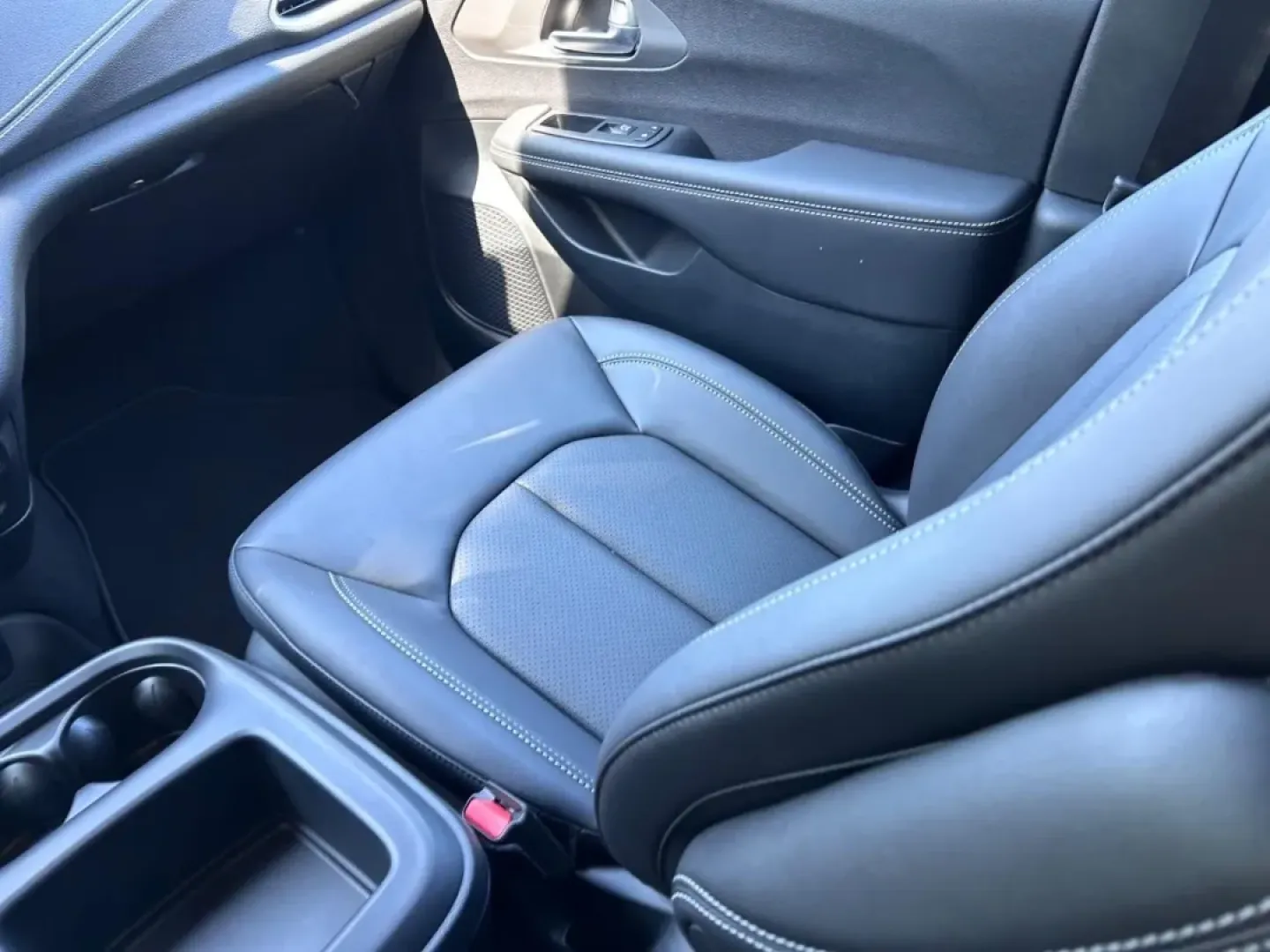 2025 /Black Leather Chrysler Pacifica Select (2C4RC1BG0SR) with an 3.6L V6 24V VVT UPG I engine, Automatic transmission, located at 970 Woodlawn Dr., Farmington, MO, 63640, (573) 431-7800, 37.825642, -90.468674 - **Discover Family Adventures with the 2025 Chrysler Pacifica at Pettus CDJR Farmington!**<br /> <br /> Are you looking for a vehicle that perfectly blends comfort, versatility, and style for your family? The 2025 Chrysler Pacifica is designed for busy families and weekend adventurers alike, making i - Photo#19