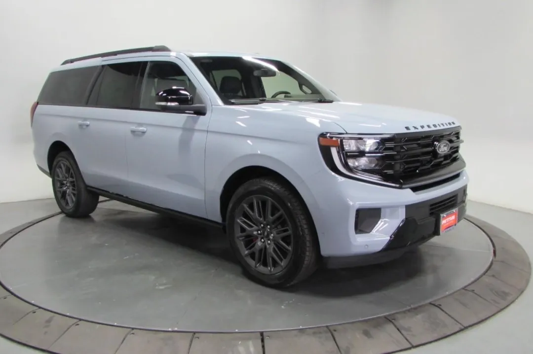 photo of 2025 Ford Expedition Max Platinum