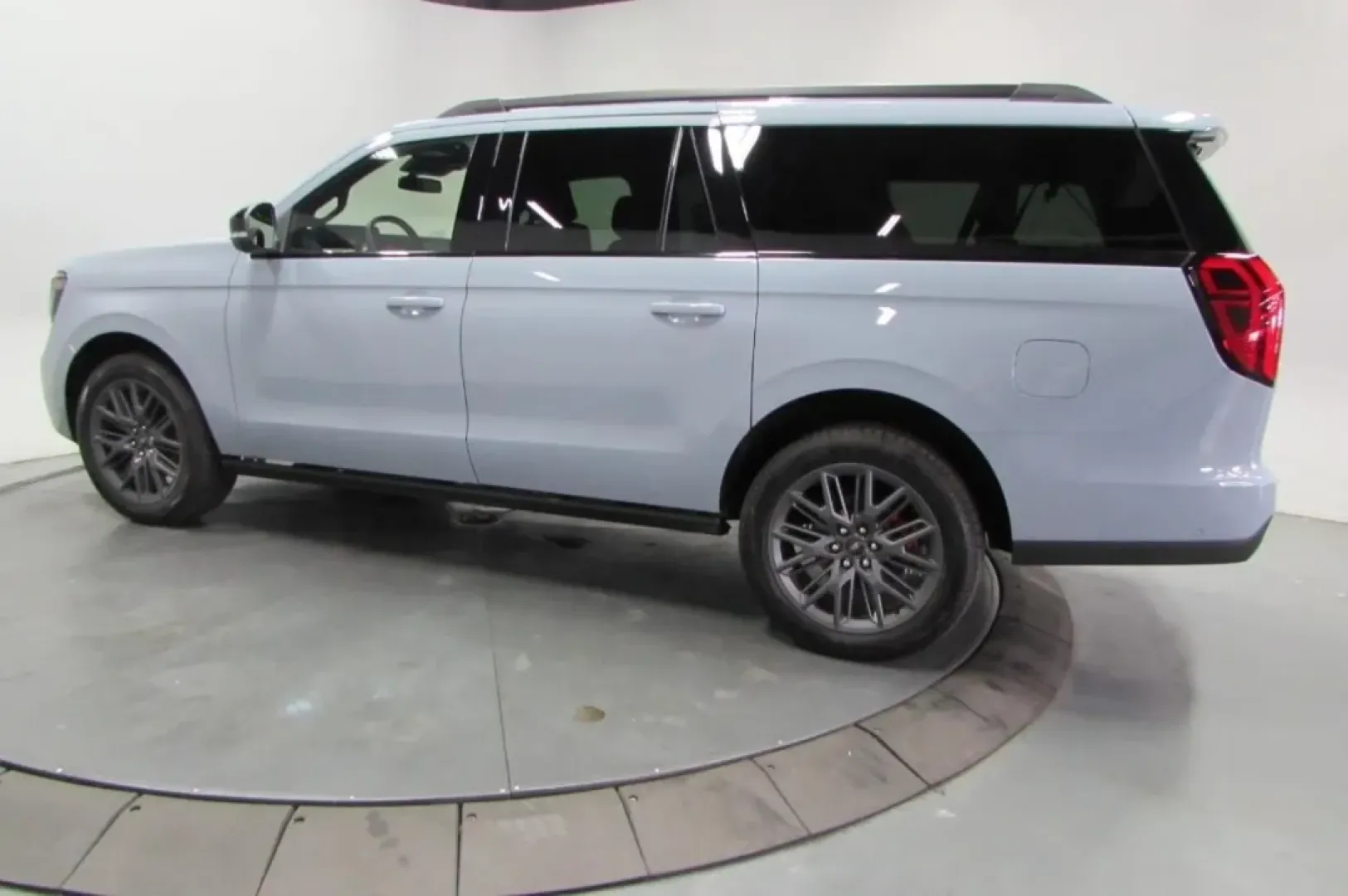 2025 /Black Onyx Leather Ford Expedition Max Platinum (1FMJK1MG4SE) with an 3.5L V6 Turbocharged engine, Automatic transmission, located at 12836 Highway 21, De Soto, MO, 63020, (636) 337-7777, 38.151867, -90.575615 - **Discover the Ultimate Family Adventure with the 2025 Ford Expedition Max Platinum at Pettus Ford De Soto!**<br /> <br /> Are you ready to elevate your family road trips or weekend getaways? Look no further than the stunning 2025 Ford Expedition Max Platinum. This luxurious SUV combines spacious co - Photo#4
