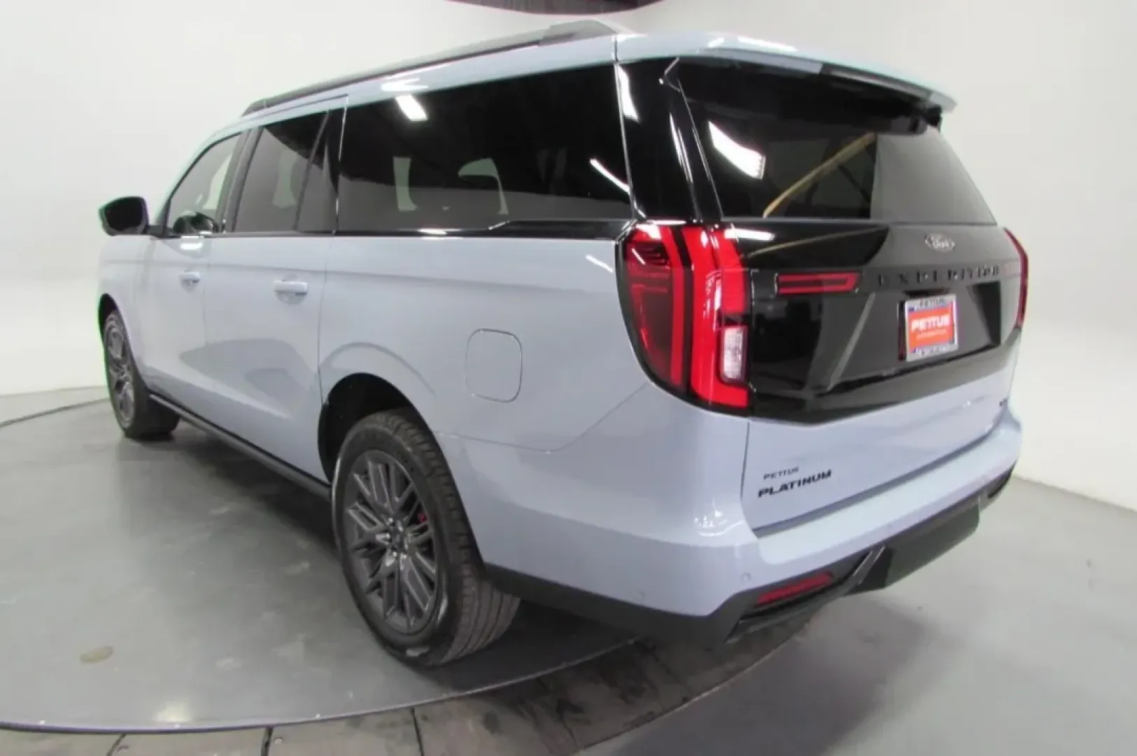 2025 /Black Onyx Leather Ford Expedition Max Platinum (1FMJK1MG4SE) with an 3.5L V6 Turbocharged engine, Automatic transmission, located at 12836 Highway 21, De Soto, MO, 63020, (636) 337-7777, 38.151867, -90.575615 - **Discover the Ultimate Family Adventure with the 2025 Ford Expedition Max Platinum at Pettus Ford De Soto!**<br /> <br /> Are you ready to elevate your family road trips or weekend getaways? Look no further than the stunning 2025 Ford Expedition Max Platinum. This luxurious SUV combines spacious co - Photo#5