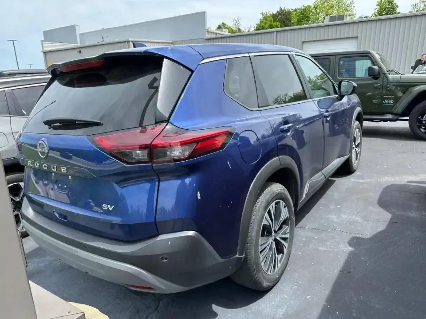 2023 /Charcoal Nissan Rogue SV (5N1BT3BA9PC) with an 1.5L Turbo engine, Automatic transmission, located at 12830 Highway 21, De Soto, MO, 63020, (636) 337-7777, 38.153099, -90.573624 - **Experience Adventure with the 2023 Nissan Rogue SV - Your Ideal SUV for Life in De Soto!**<br /> <br /> Are you ready to elevate your daily commute or embark on unforgettable weekend adventures? Look no further than the stunning **2023 Nissan Rogue SV**, now available at **Pettus CDJR DeSoto**. Lo - Photo#1