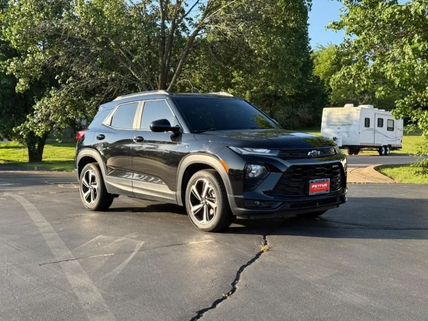 2022 /Jet Black with Red accents Lea Chevrolet TrailBlazer RS (KL79MTSL3NB) with an ECOTEC 1.3L I3 Turbo DOHC SIDI engine, Automatic transmission, located at 970 Woodlawn Dr., Farmington, MO, 63640, (573) 431-7800, 37.825642, -90.468674 - **Adventure Awaits with the 2022 Chevrolet Trailblazer RS!** <br /> <br /> If you're searching for a versatile, stylish SUV that fits perfectly into your active lifestyle, look no further than the 2022 Chevrolet Trailblazer RS, available now at Pettus CDJR Farmington in Farmington, MO. This pre-own - Photo#0