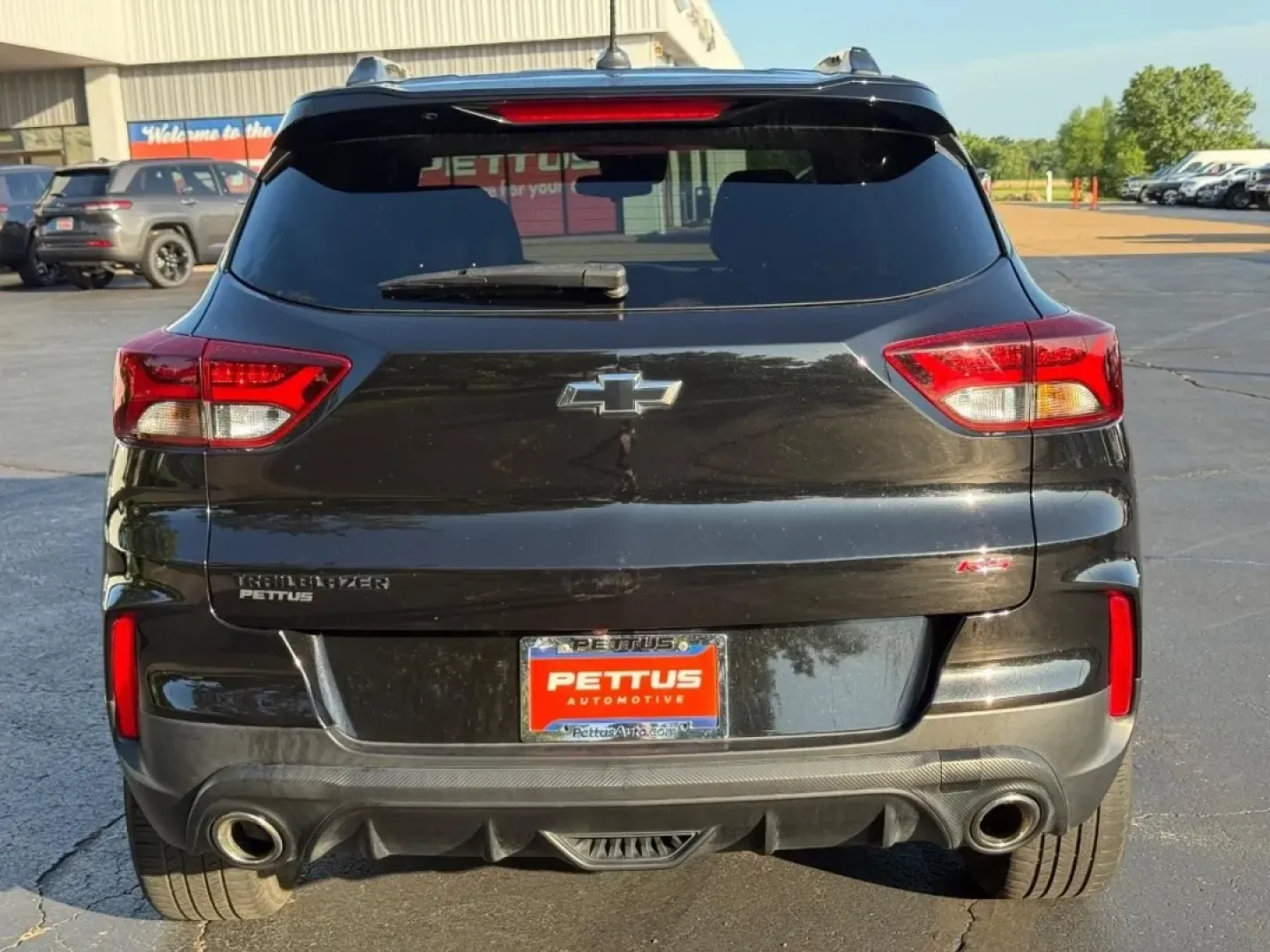 2022 /Jet Black with Red accents Lea Chevrolet TrailBlazer RS (KL79MTSL3NB) with an ECOTEC 1.3L I3 Turbo DOHC SIDI engine, Automatic transmission, located at 970 Woodlawn Dr., Farmington, MO, 63640, (573) 431-7800, 37.825642, -90.468674 - **Adventure Awaits with the 2022 Chevrolet Trailblazer RS!** <br /> <br /> If you're searching for a versatile, stylish SUV that fits perfectly into your active lifestyle, look no further than the 2022 Chevrolet Trailblazer RS, available now at Pettus CDJR Farmington in Farmington, MO. This pre-own - Photo#3