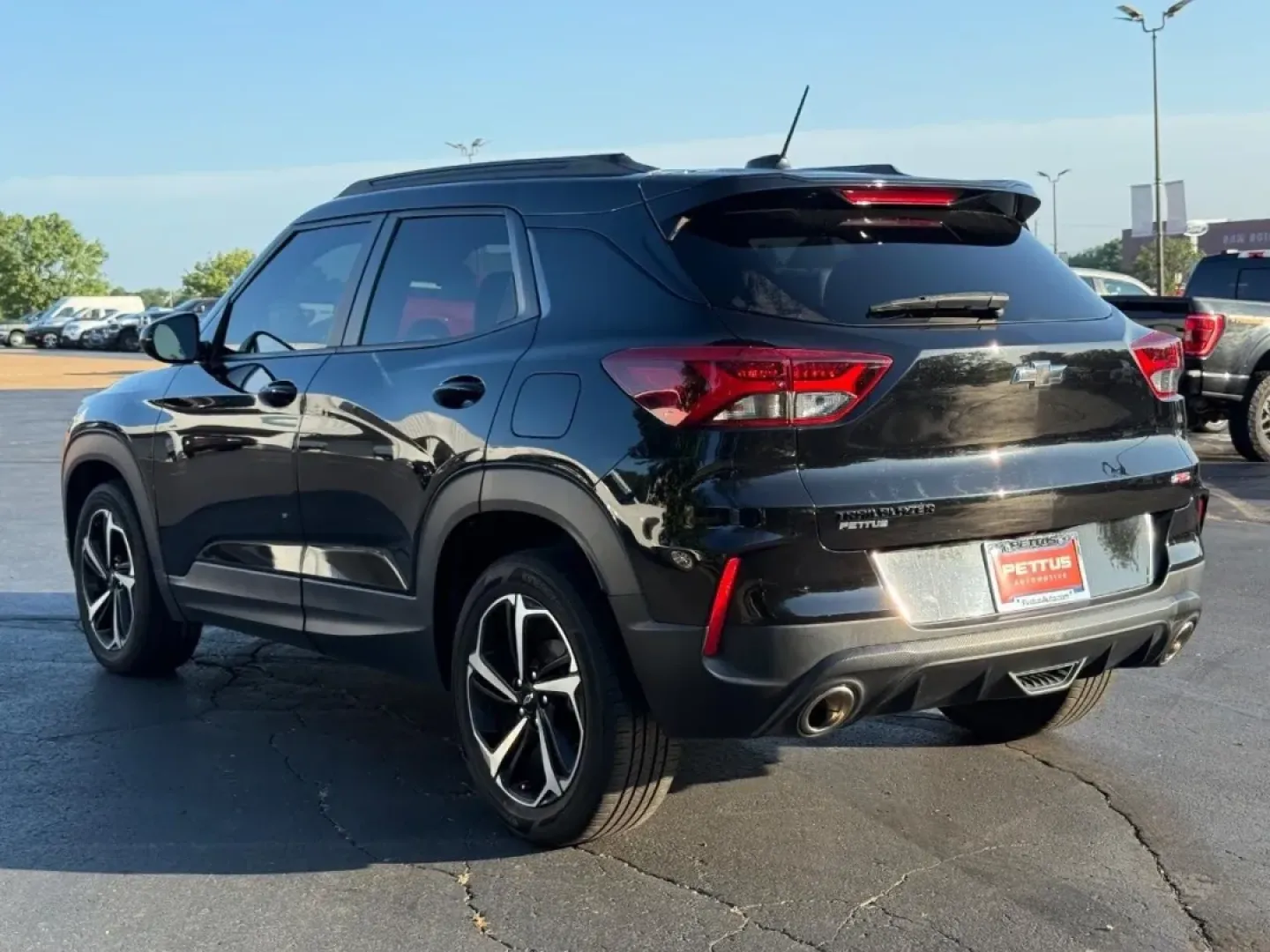 2022 /Jet Black with Red accents Lea Chevrolet TrailBlazer RS (KL79MTSL3NB) with an ECOTEC 1.3L I3 Turbo DOHC SIDI engine, Automatic transmission, located at 970 Woodlawn Dr., Farmington, MO, 63640, (573) 431-7800, 37.825642, -90.468674 - **Adventure Awaits with the 2022 Chevrolet Trailblazer RS!** <br /> <br /> If you're searching for a versatile, stylish SUV that fits perfectly into your active lifestyle, look no further than the 2022 Chevrolet Trailblazer RS, available now at Pettus CDJR Farmington in Farmington, MO. This pre-own - Photo#4