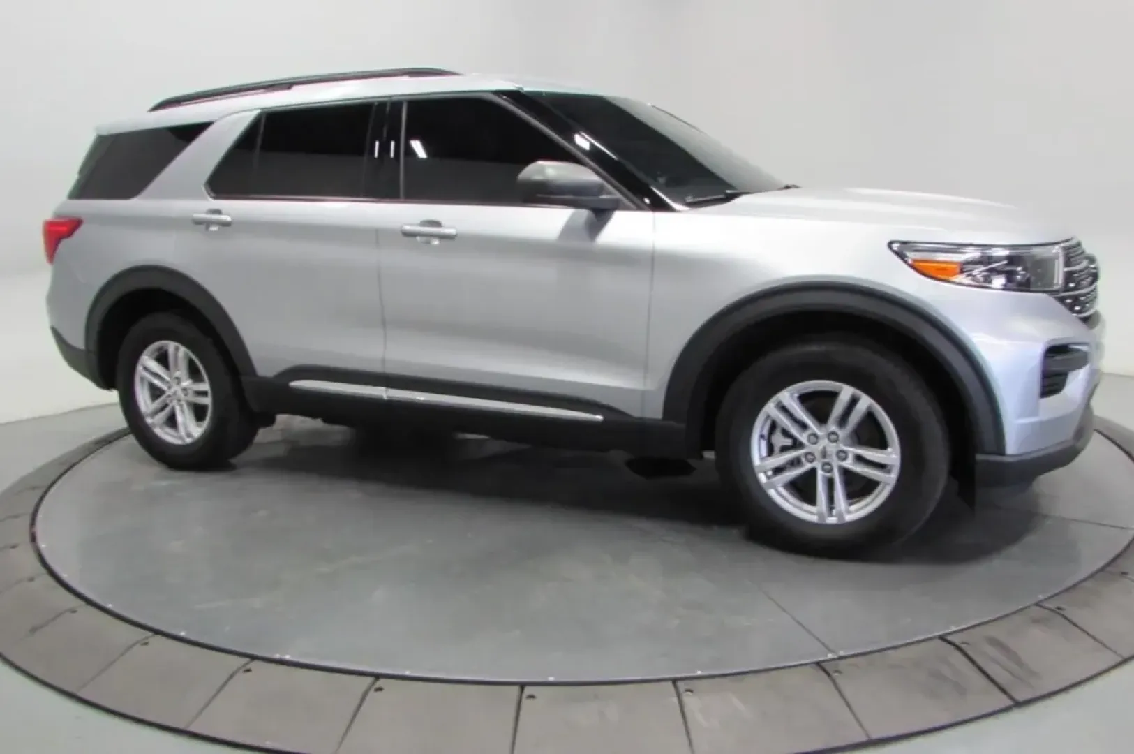 2022 /Ebony Ford Explorer XLT (1FMSK8DH9NG) with an Other engine, Automatic transmission, located at 12836 Highway 21, De Soto, MO, 63020, (636) 337-7777, 38.151867, -90.575615 - ### Adventure Awaits with This 2022 Ford Explorer XLT at Pettus Ford De Soto!<br /> <br /> If you're searching for the perfect blend of style, utility, and performance in a family-friendly SUV, look no further than this stunning 2022 Ford Explorer XLT. This versatile vehicle is designed to make ever - Photo#3