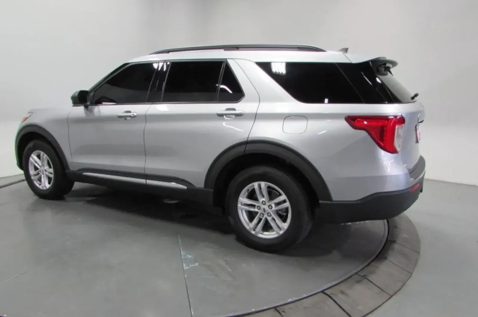 2022 /Ebony Ford Explorer XLT (1FMSK8DH9NG) with an Other engine, Automatic transmission, located at 12836 Highway 21, De Soto, MO, 63020, (636) 337-7777, 38.151867, -90.575615 - ### Adventure Awaits with This 2022 Ford Explorer XLT at Pettus Ford De Soto!<br /> <br /> If you're searching for the perfect blend of style, utility, and performance in a family-friendly SUV, look no further than this stunning 2022 Ford Explorer XLT. This versatile vehicle is designed to make ever - Photo#4